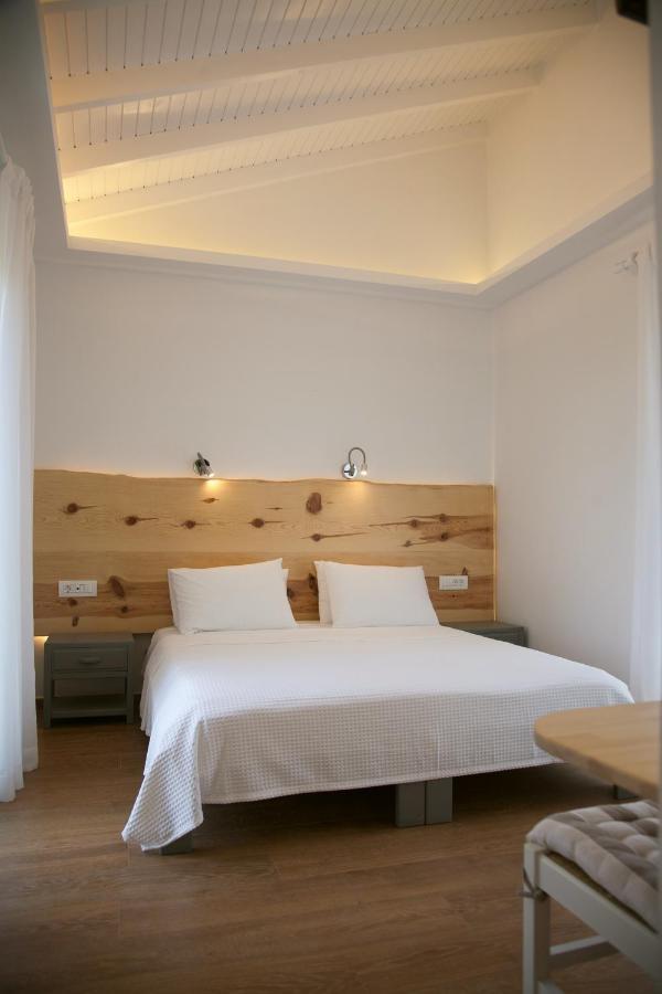 One-Bedroom Suite Sea View