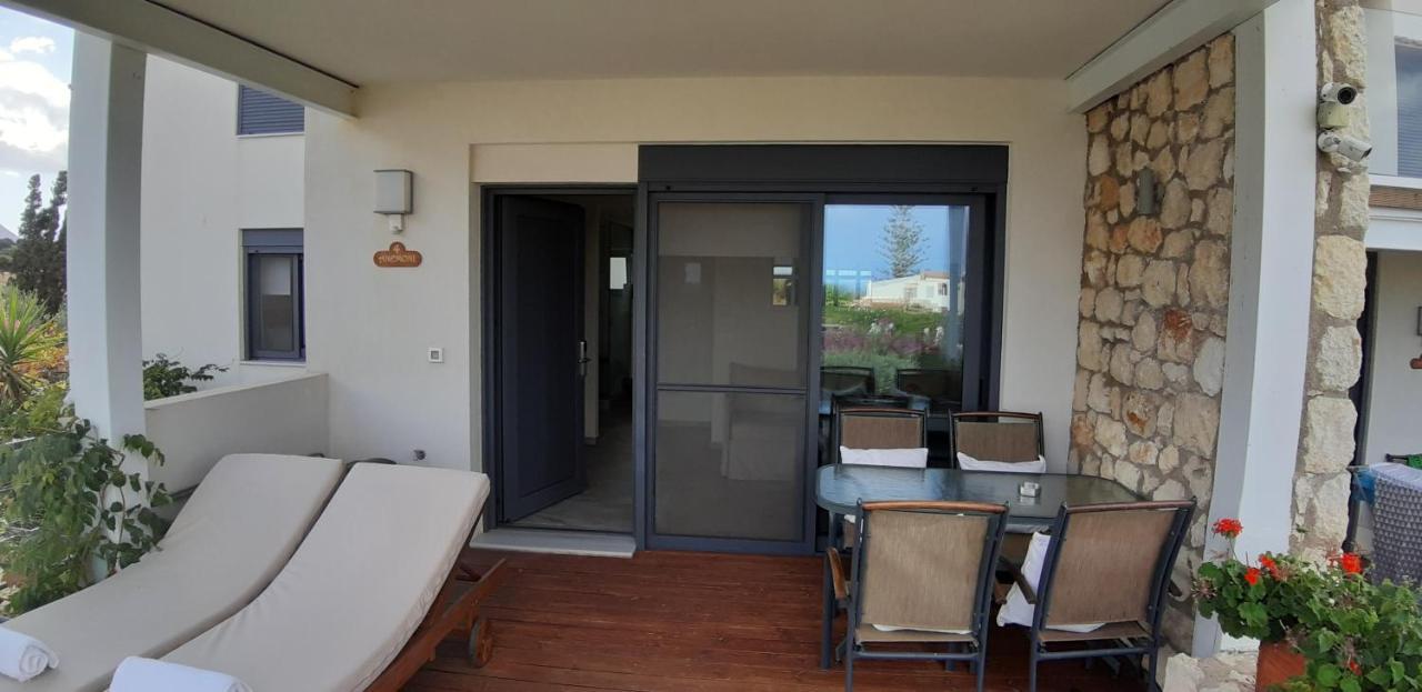 Family Two-Bedroom Apartment Sea View