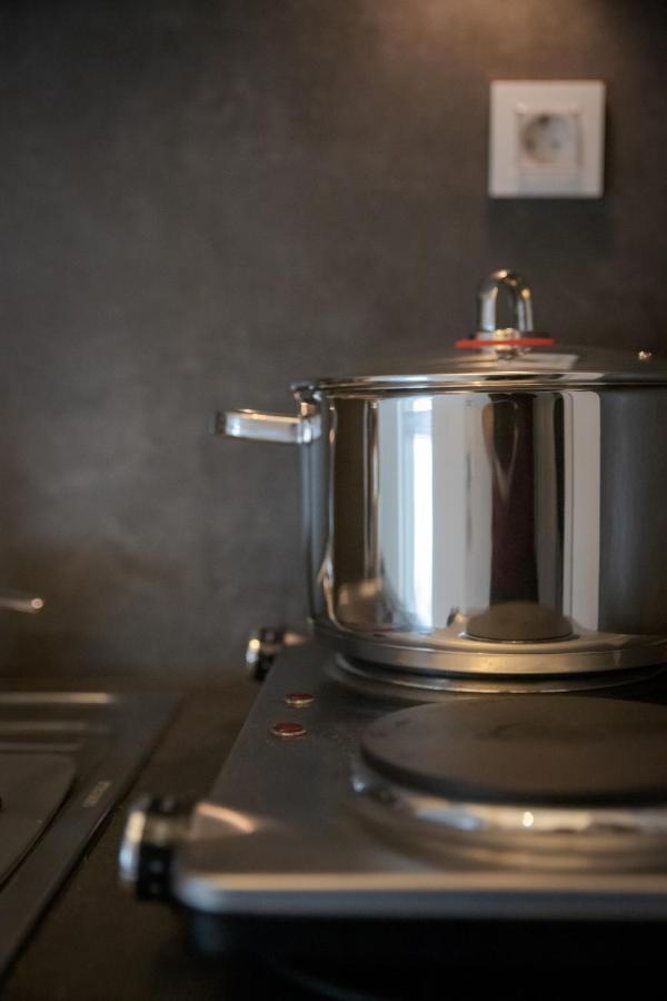 Studio with Garden View,1081951840:JPEG