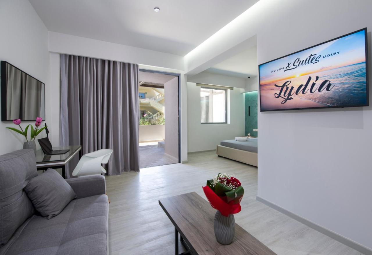 Lydia Deluxe Suite Hot Tub Outdoor Jacuzzi