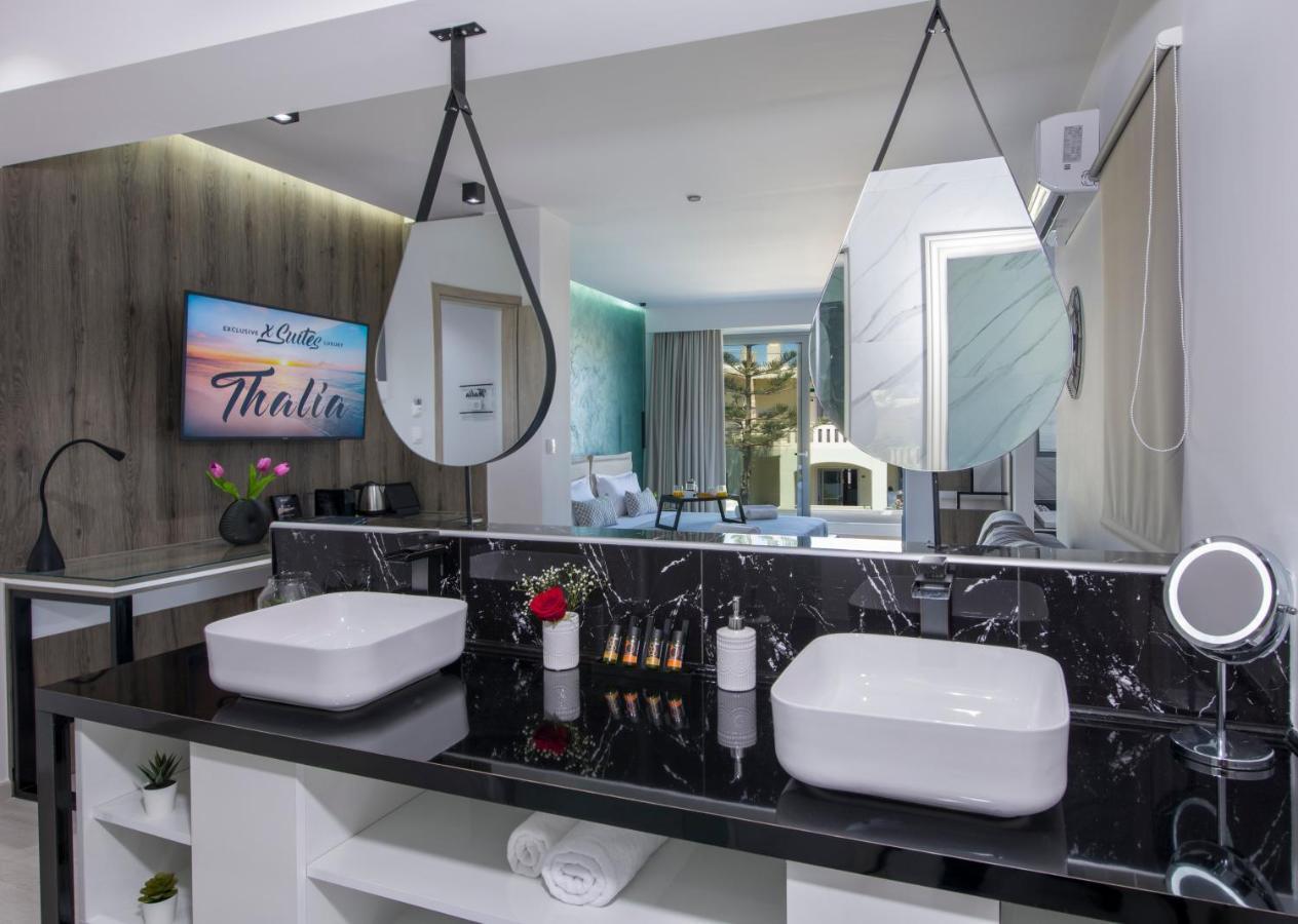 Thalia Deluxe Suite Hot Tub Indoor Jacuzzi
