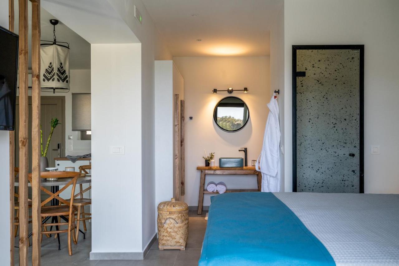 Deluxe Suite with Private Spa Bath,1124150220:JPEG