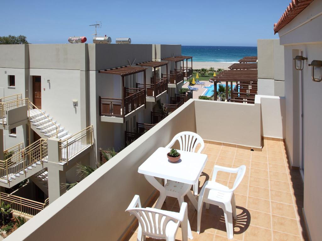One-Bedroom Apartment with Side Sea View