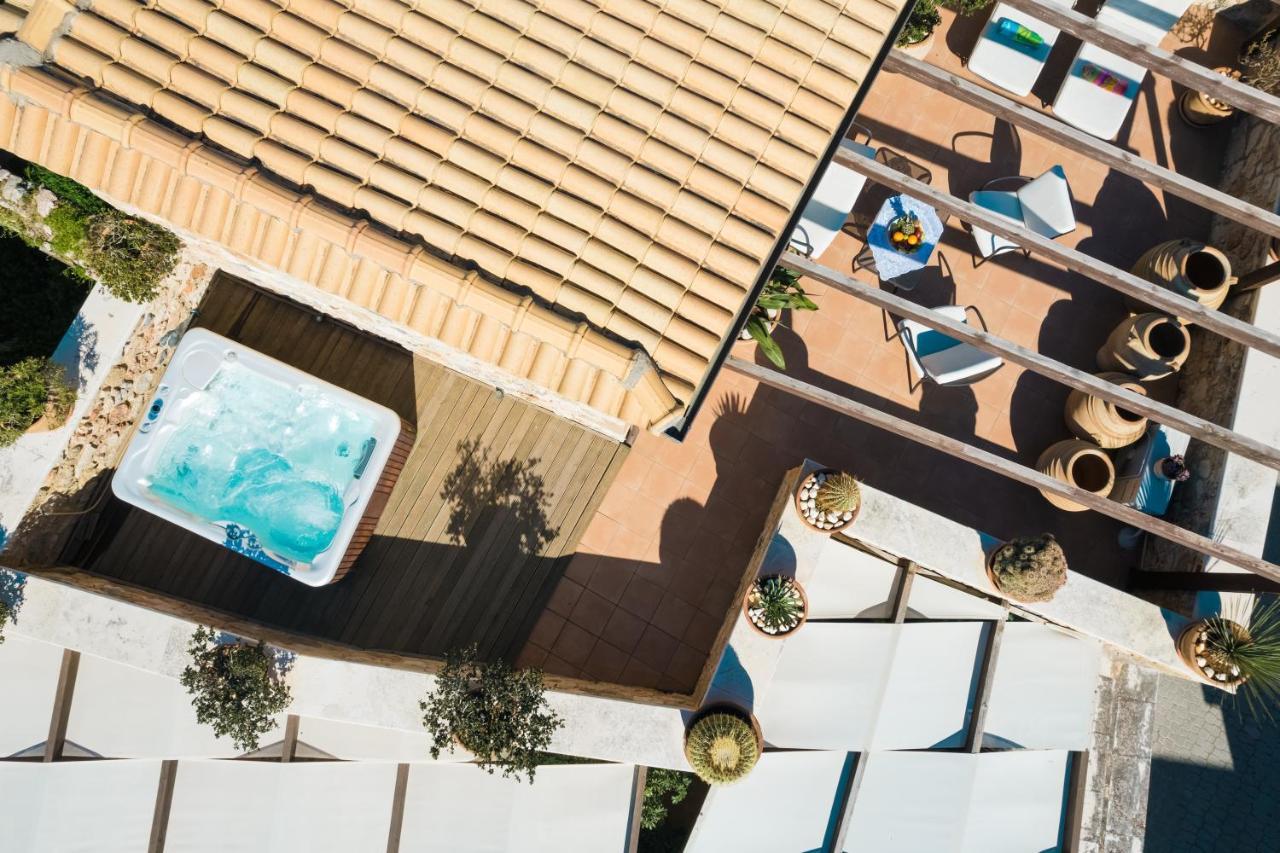 Suite with Hot Tub - Split Level,1225075061:JPEG