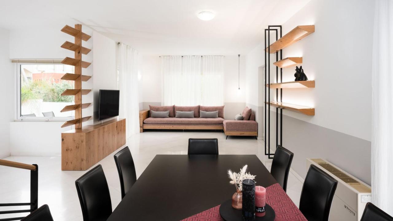 Villa,1228806476:JPEG