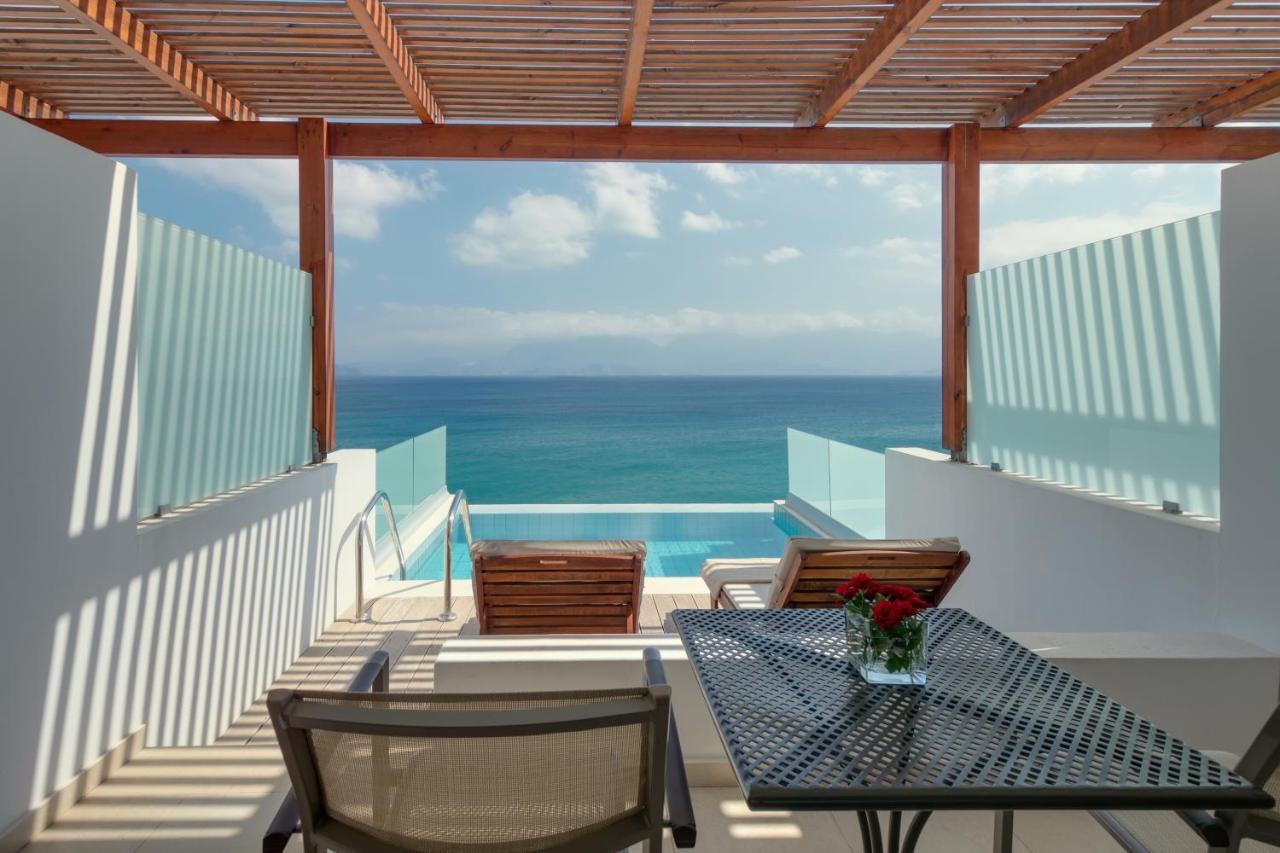 Camera Deluxe Frontale con Vista Mare e Piscina Privata