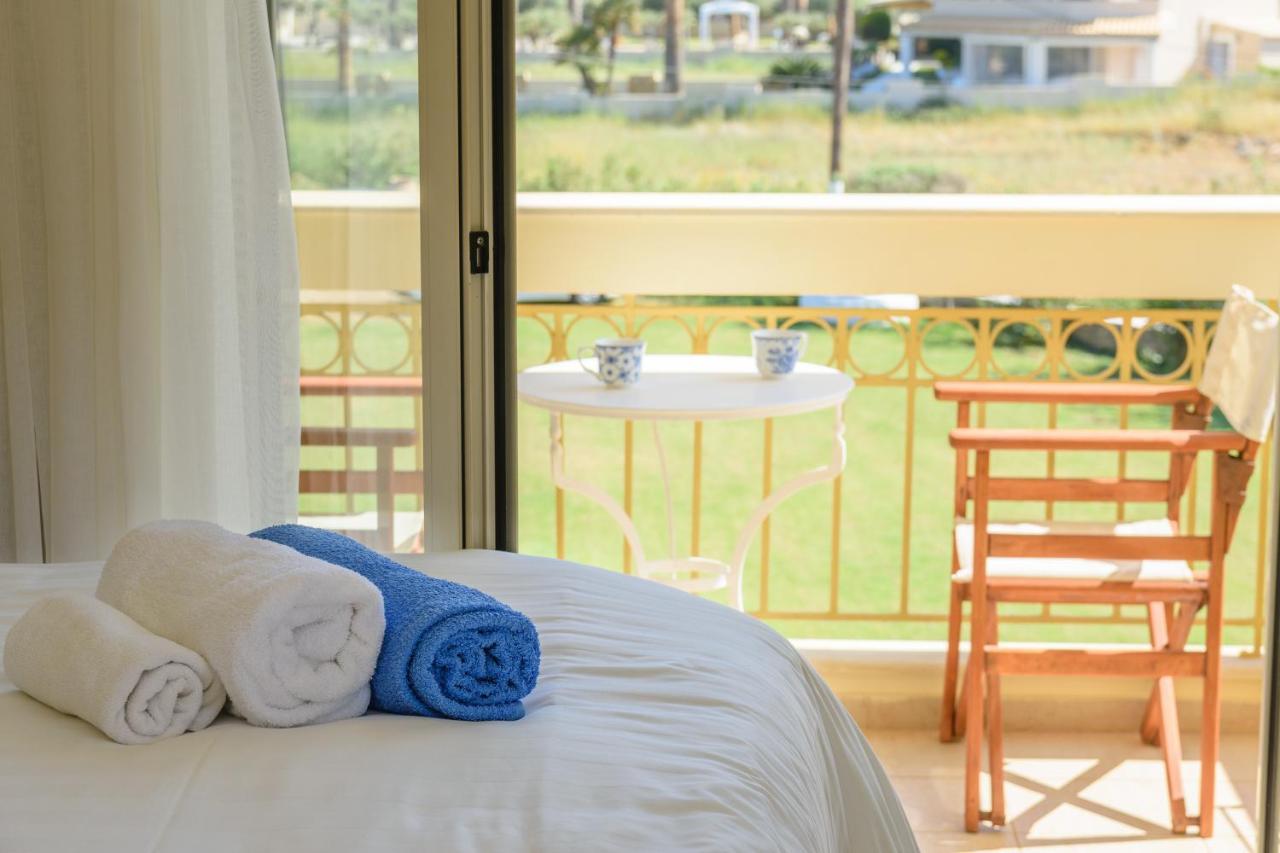 Studio by the Sea with Garden View