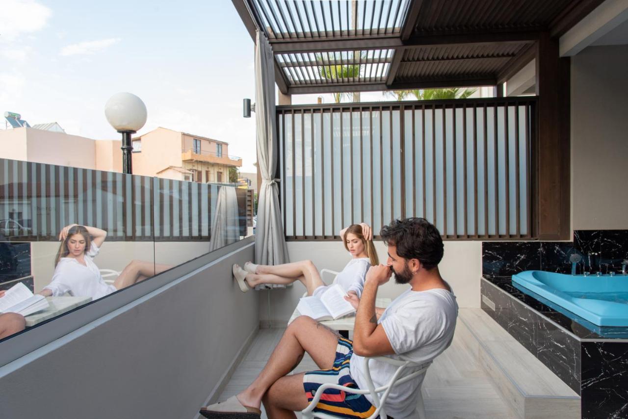 Nefeli Deluxe Suite Hot Tub Outdoor Jacuzzi
