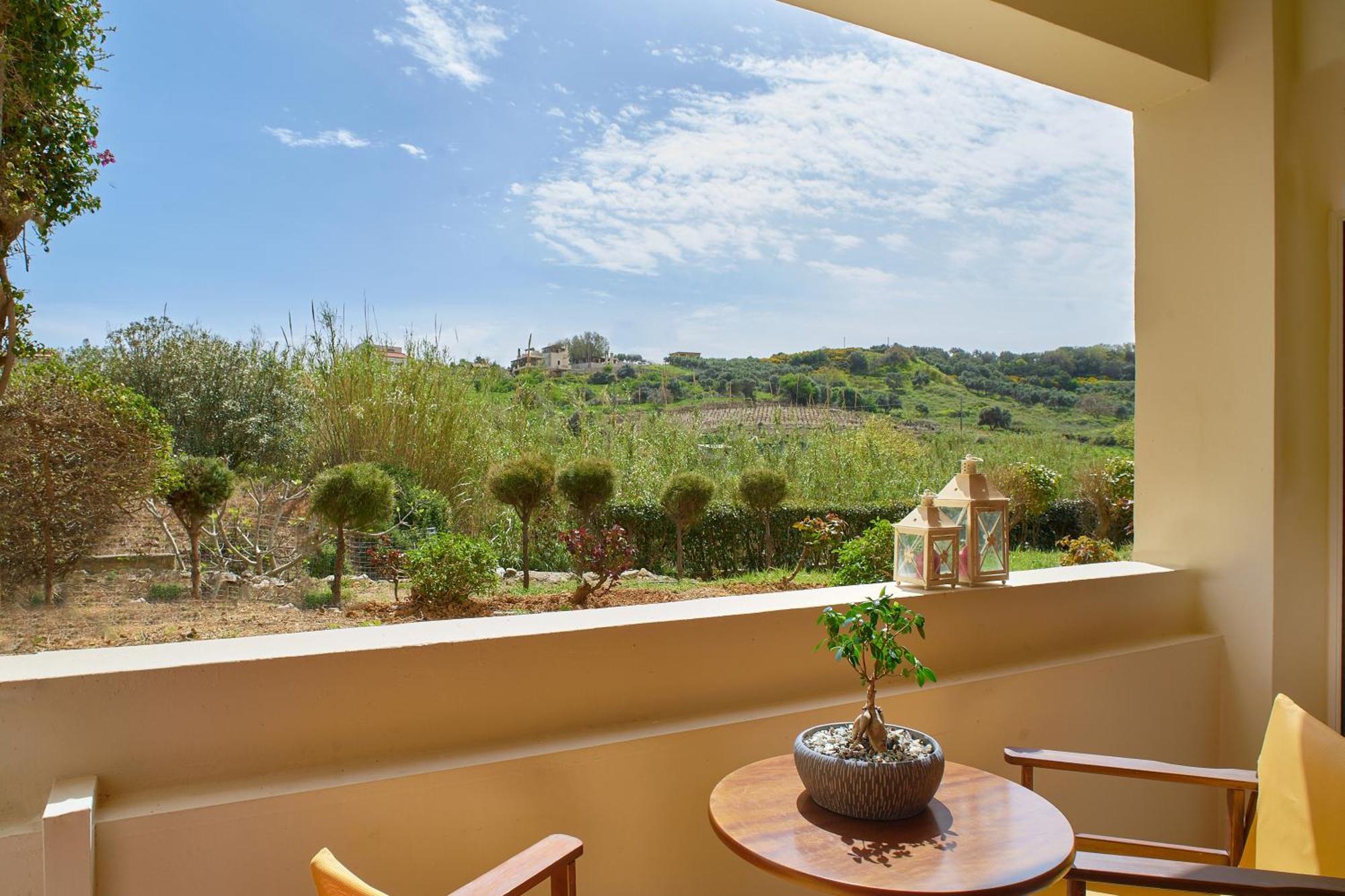 Habitación Familiar Económica con vistas al jardín - Semisótano