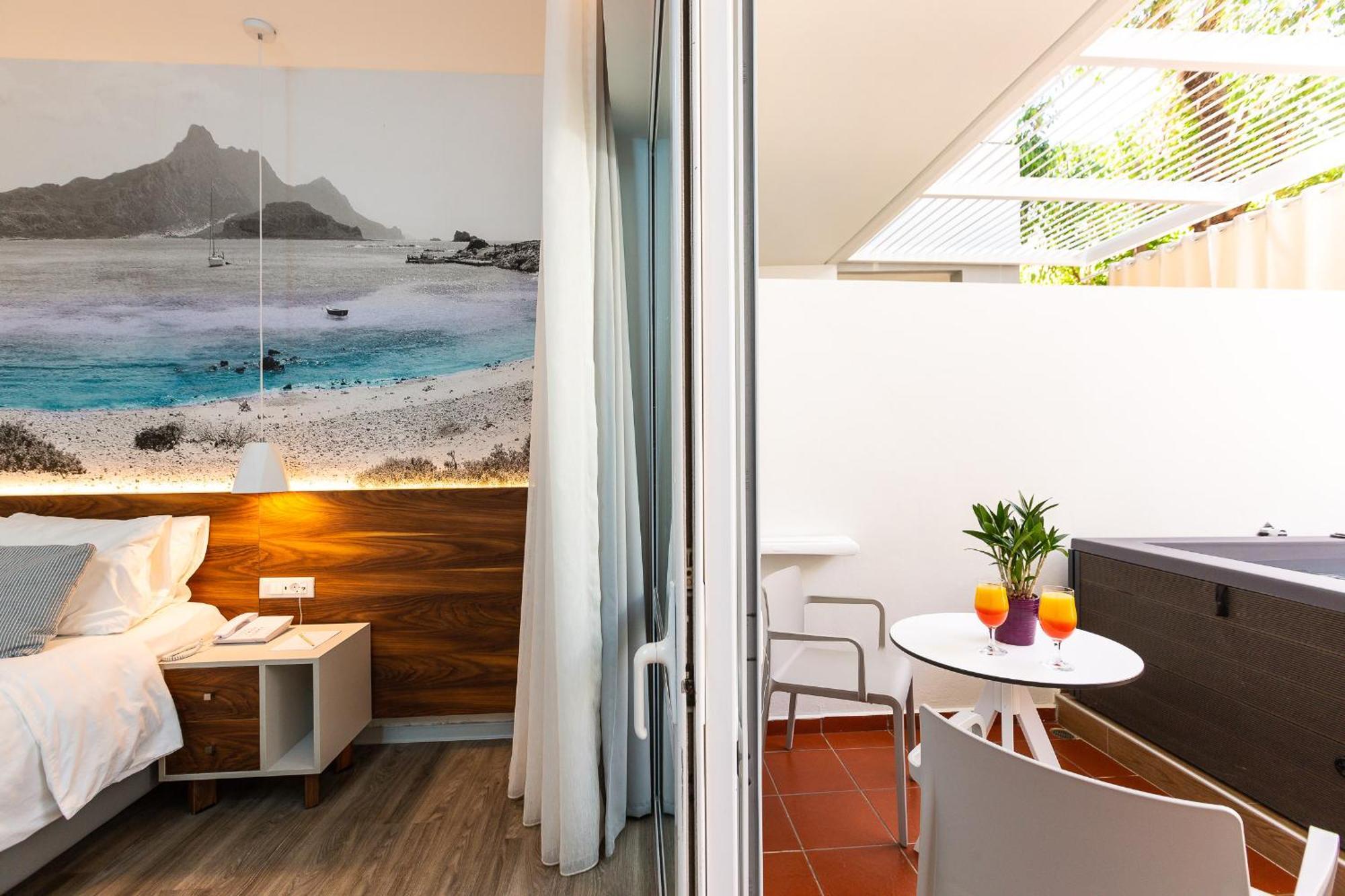 Junior Suite mit Whirlpool-Badewanne