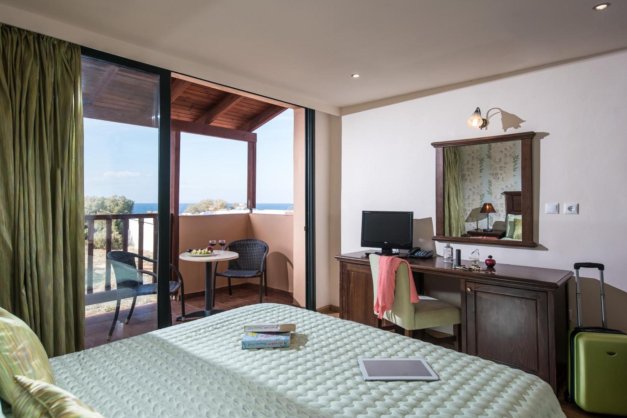 Standard Suite with Urban View,1278941881:JPEG