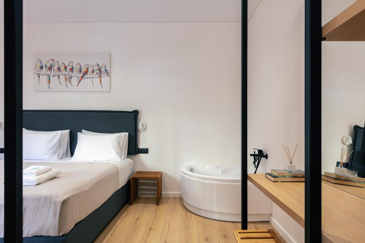 Superior Studio Terrace & Open-Plan Bathtub