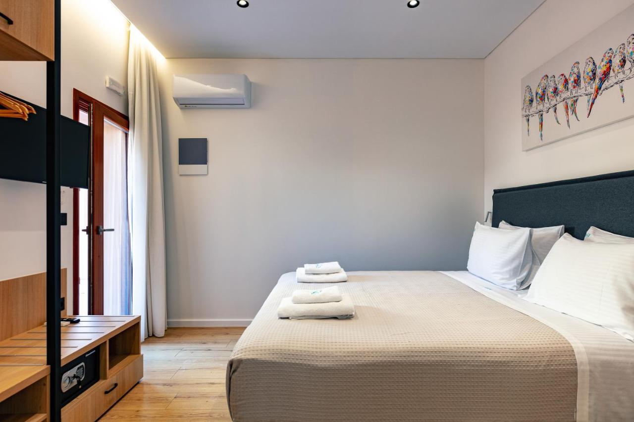 Superior Studio Terrace & Open-Plan Bathtub