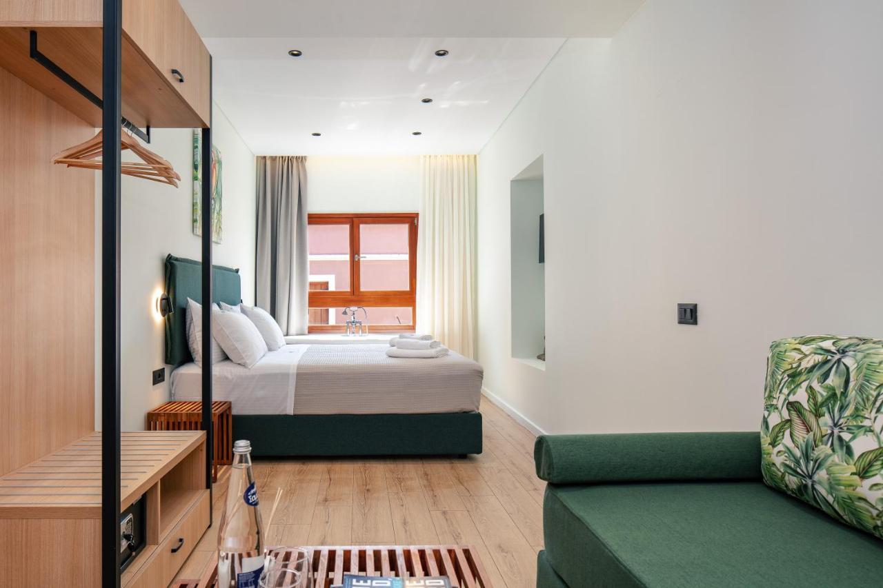 Premium Studio Old Town View & Open-Plan Bathtub