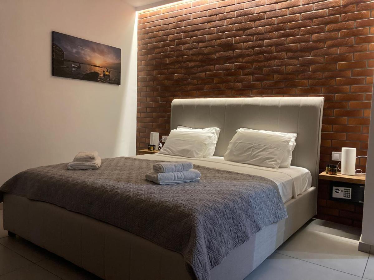 Two-Bedroom House,1372522166:JPEG