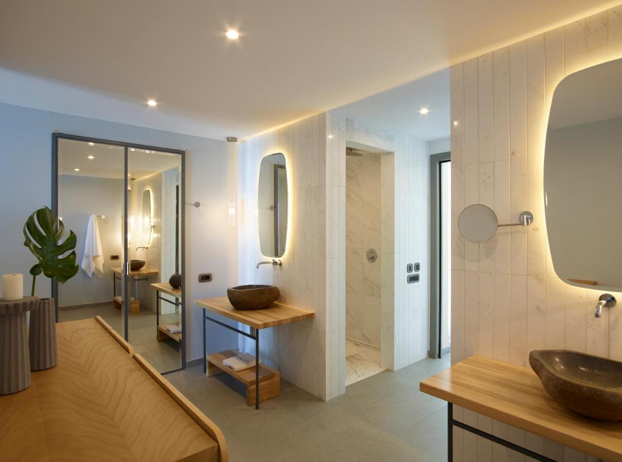 Grande Suite avec Piscine Privée et Pièce à Vivre Extérieure - Vue sur Mer