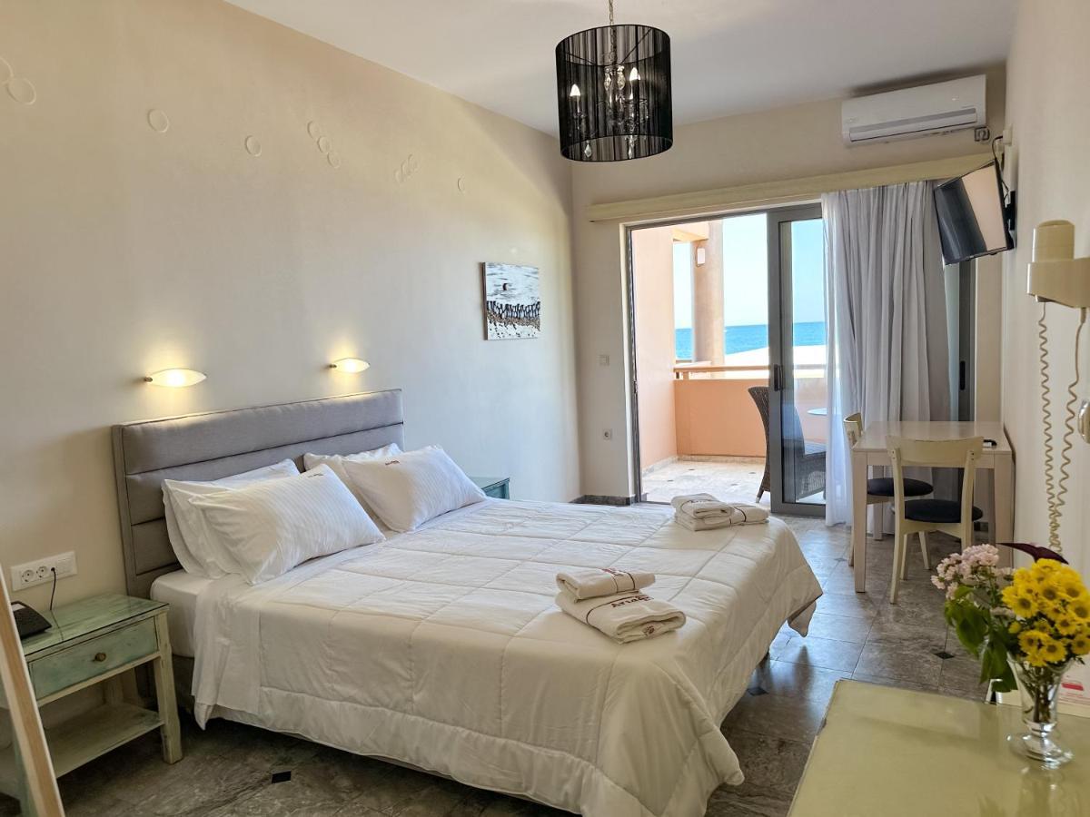 Studio with Sea View,1421678442:JPEG