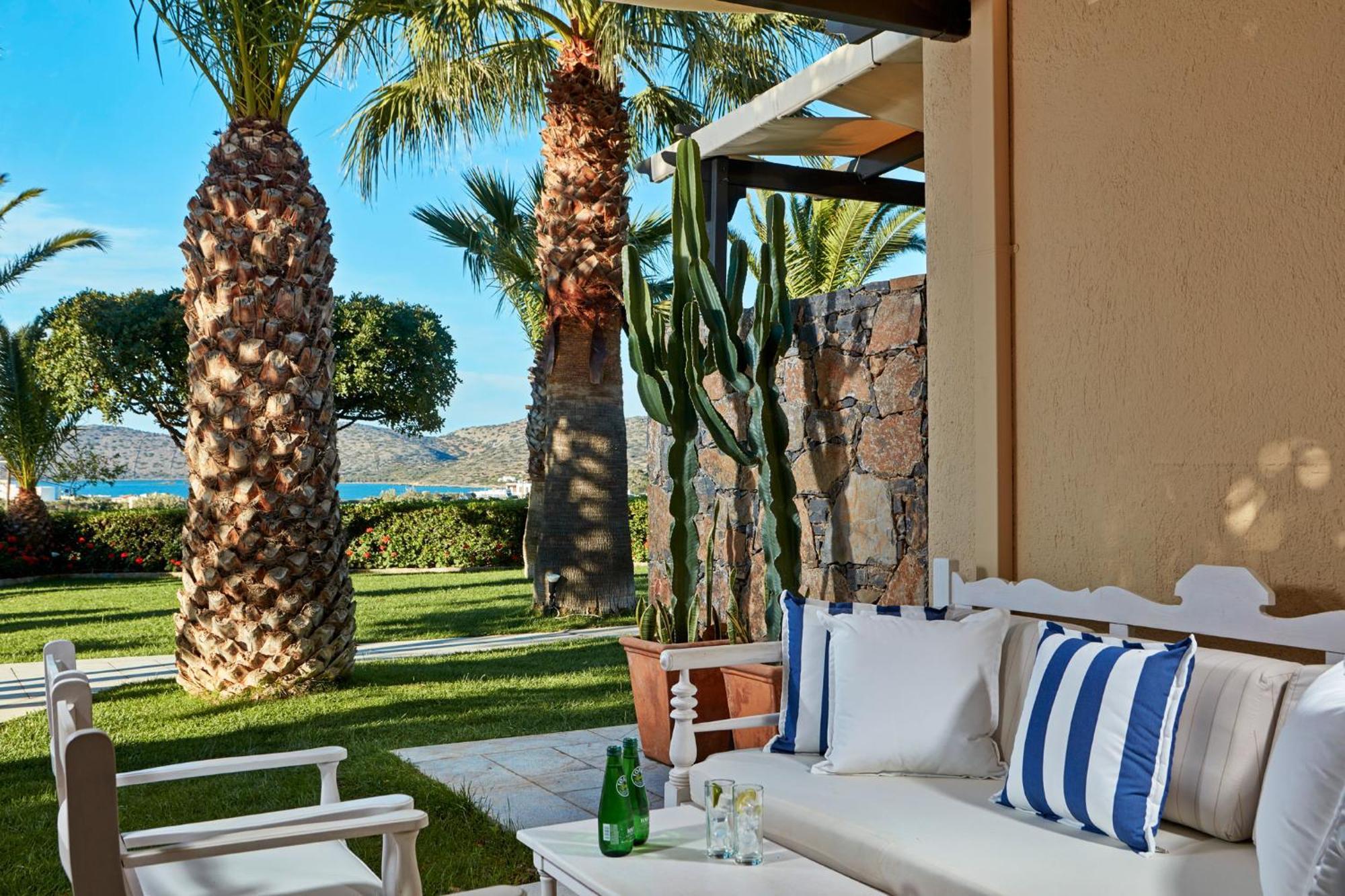 Deluxe Palm Suite