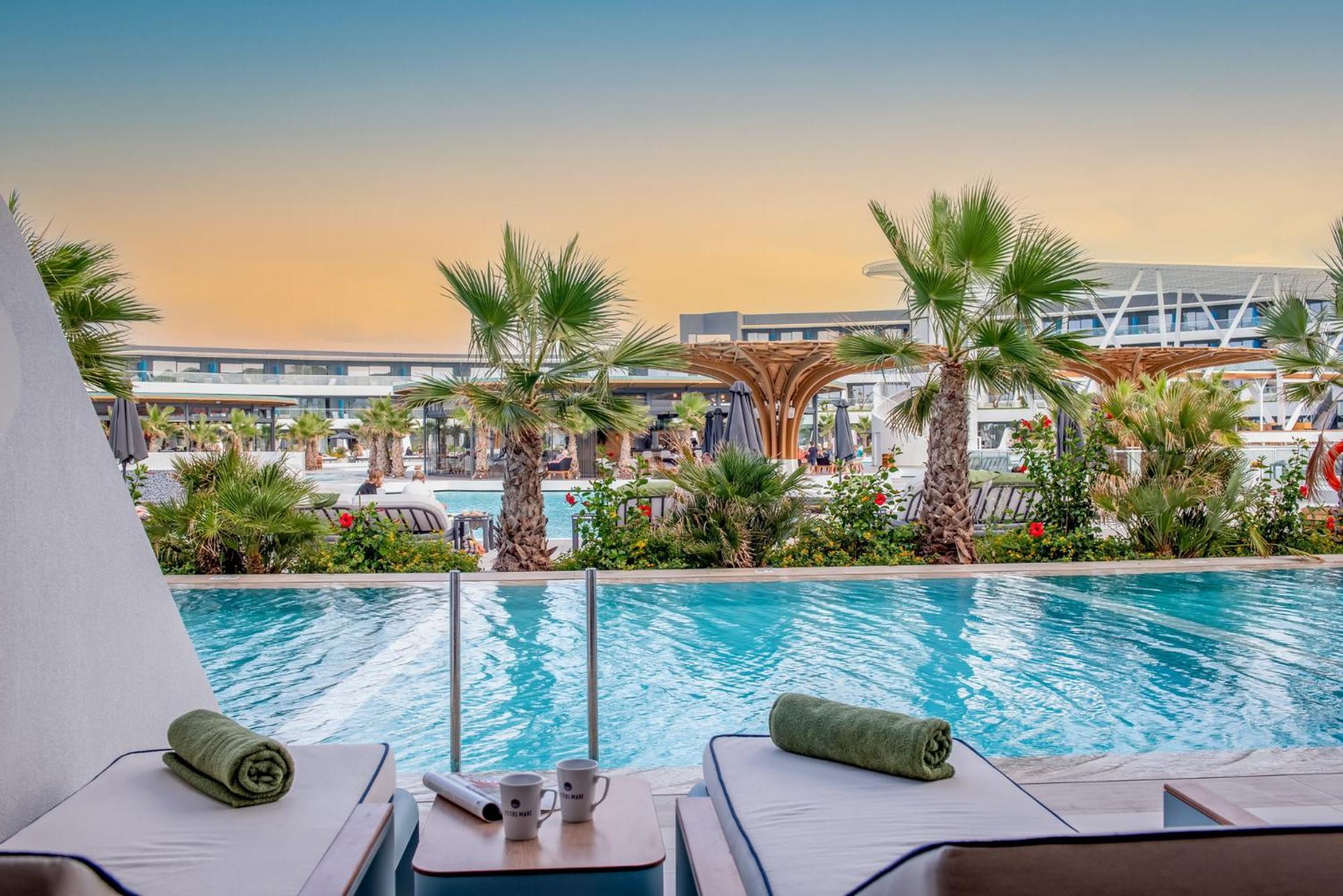 Deluxe Double Pool or Sea View Individual Pool
