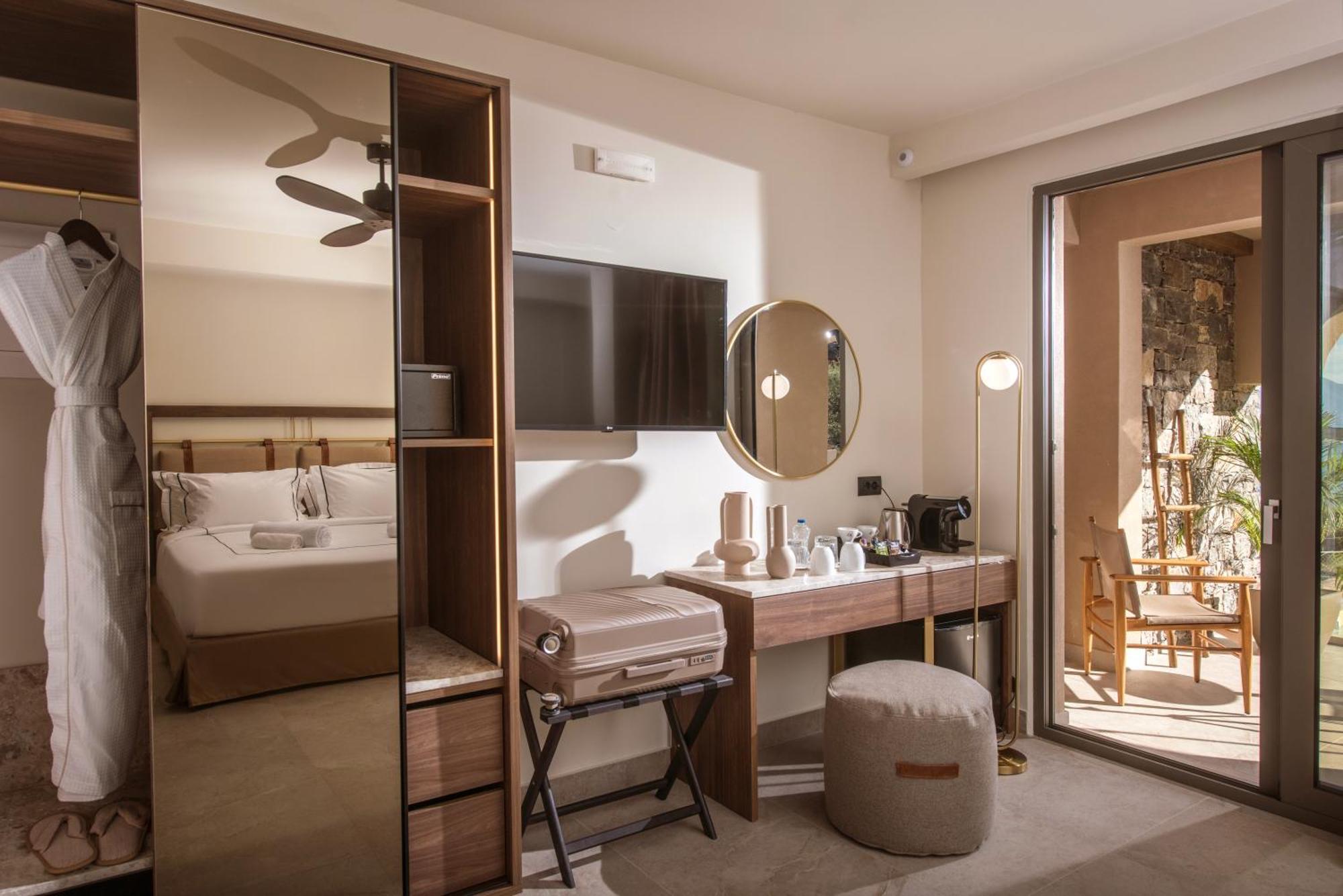 Signature Suite with Jacuzzi and Sea View