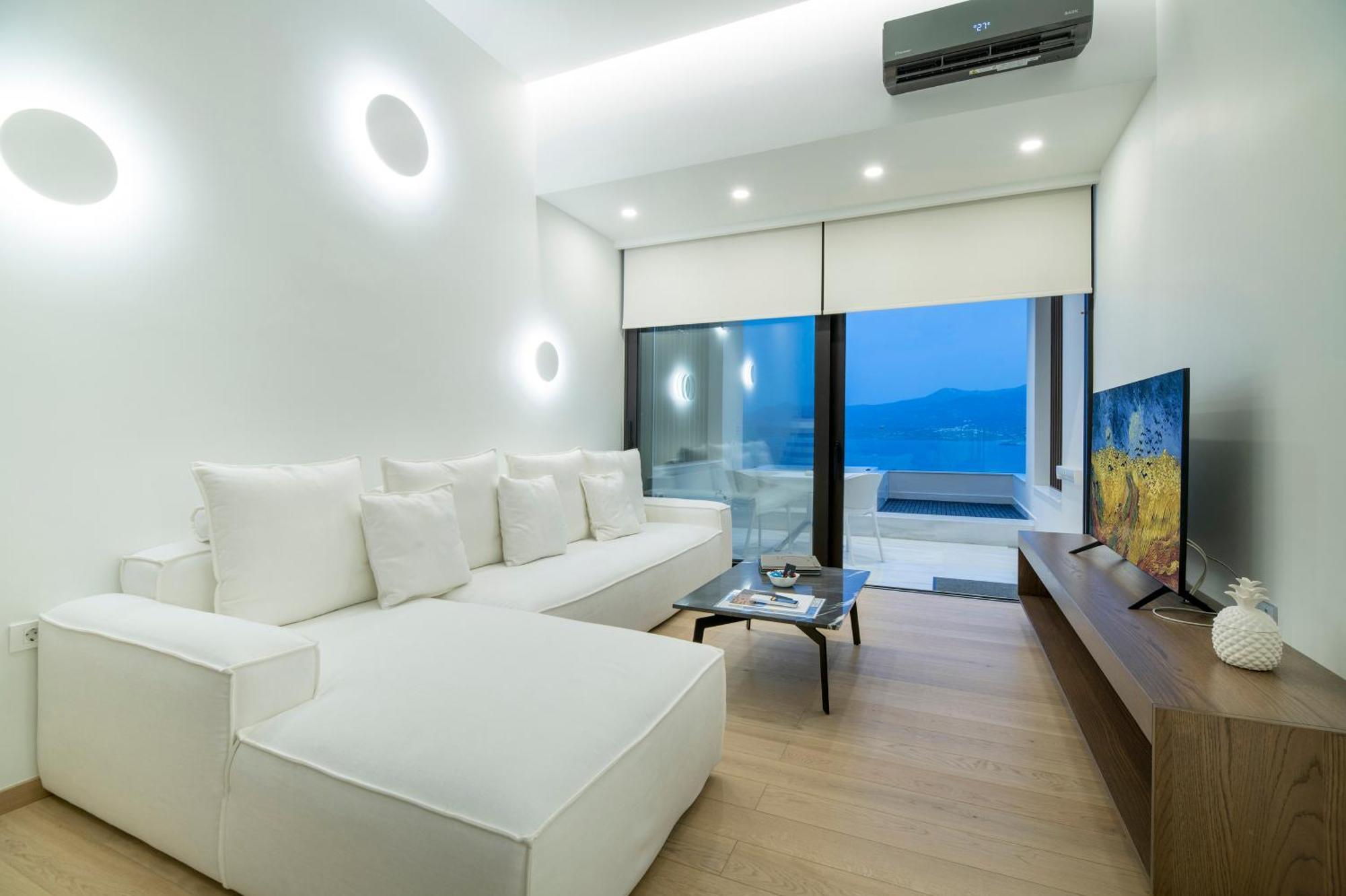 Deluxe Suite with Sea View,1542035881:JPEG