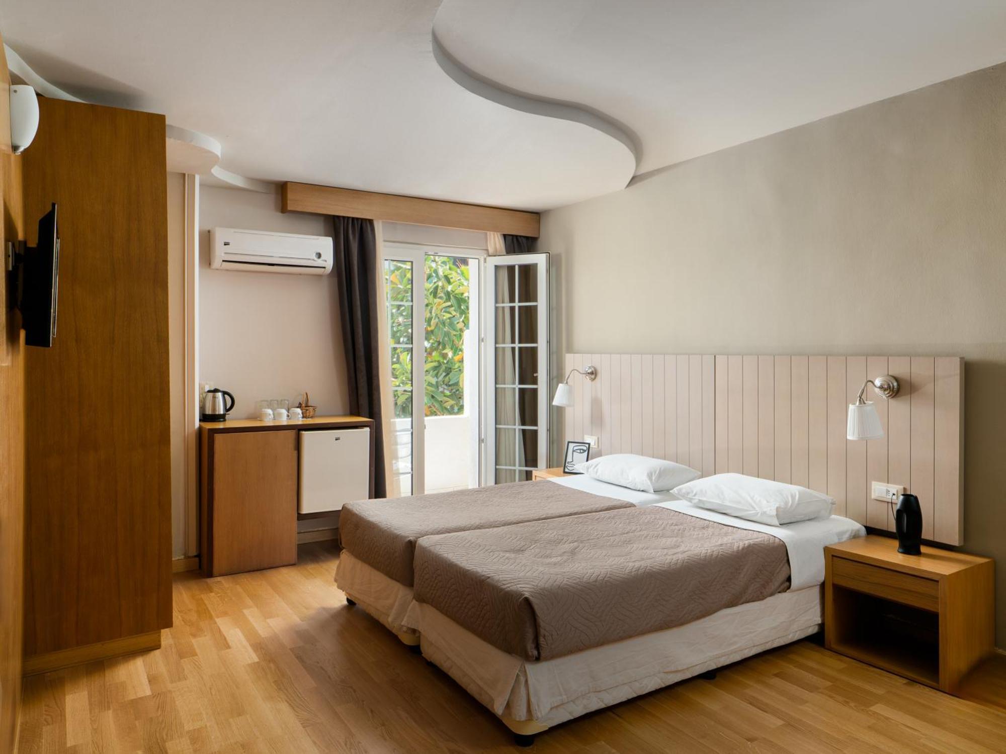 Family Room with Garden View,1557329977:JPEG