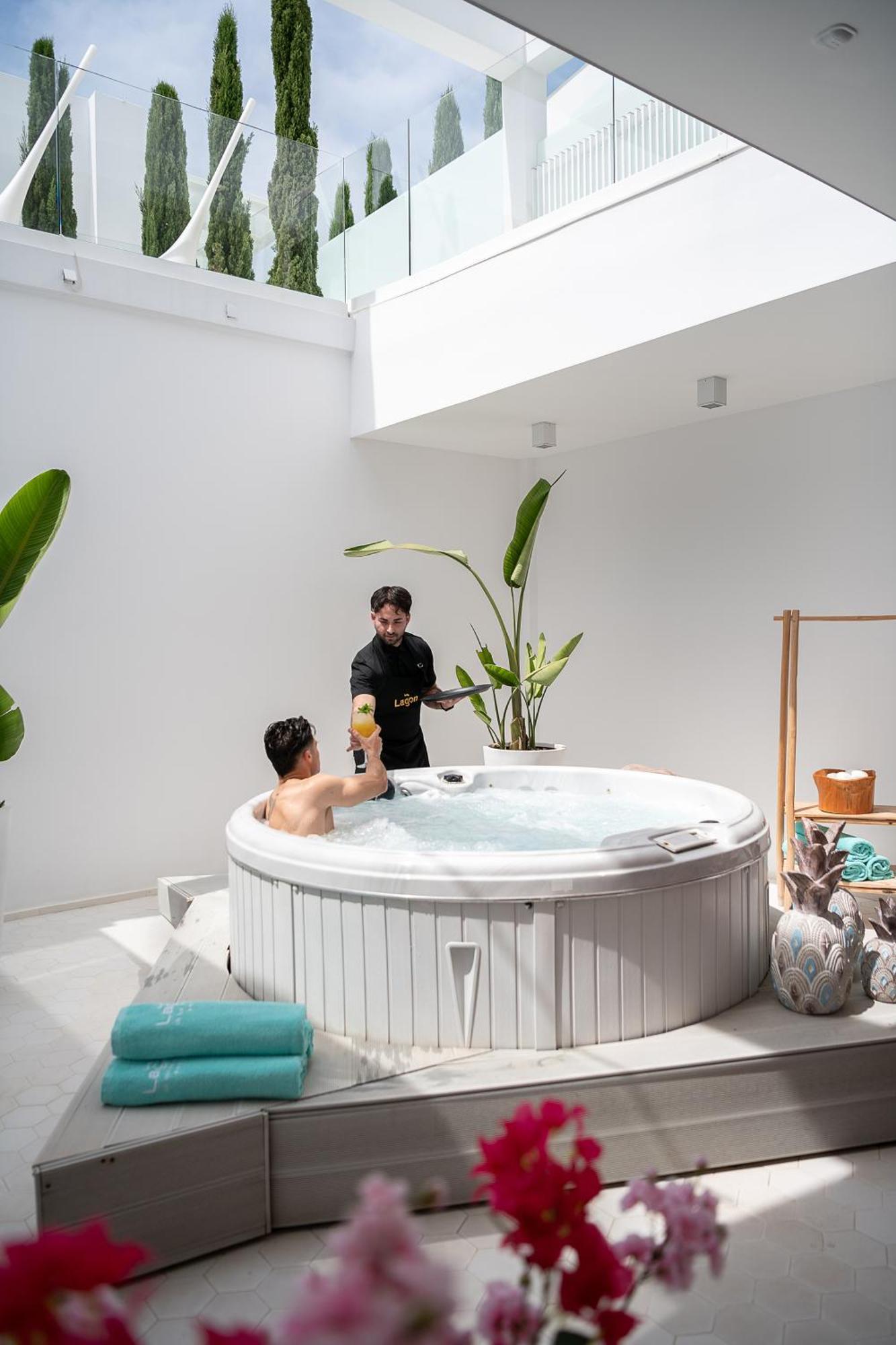 One-Bedroom Apartment Private Pool No View