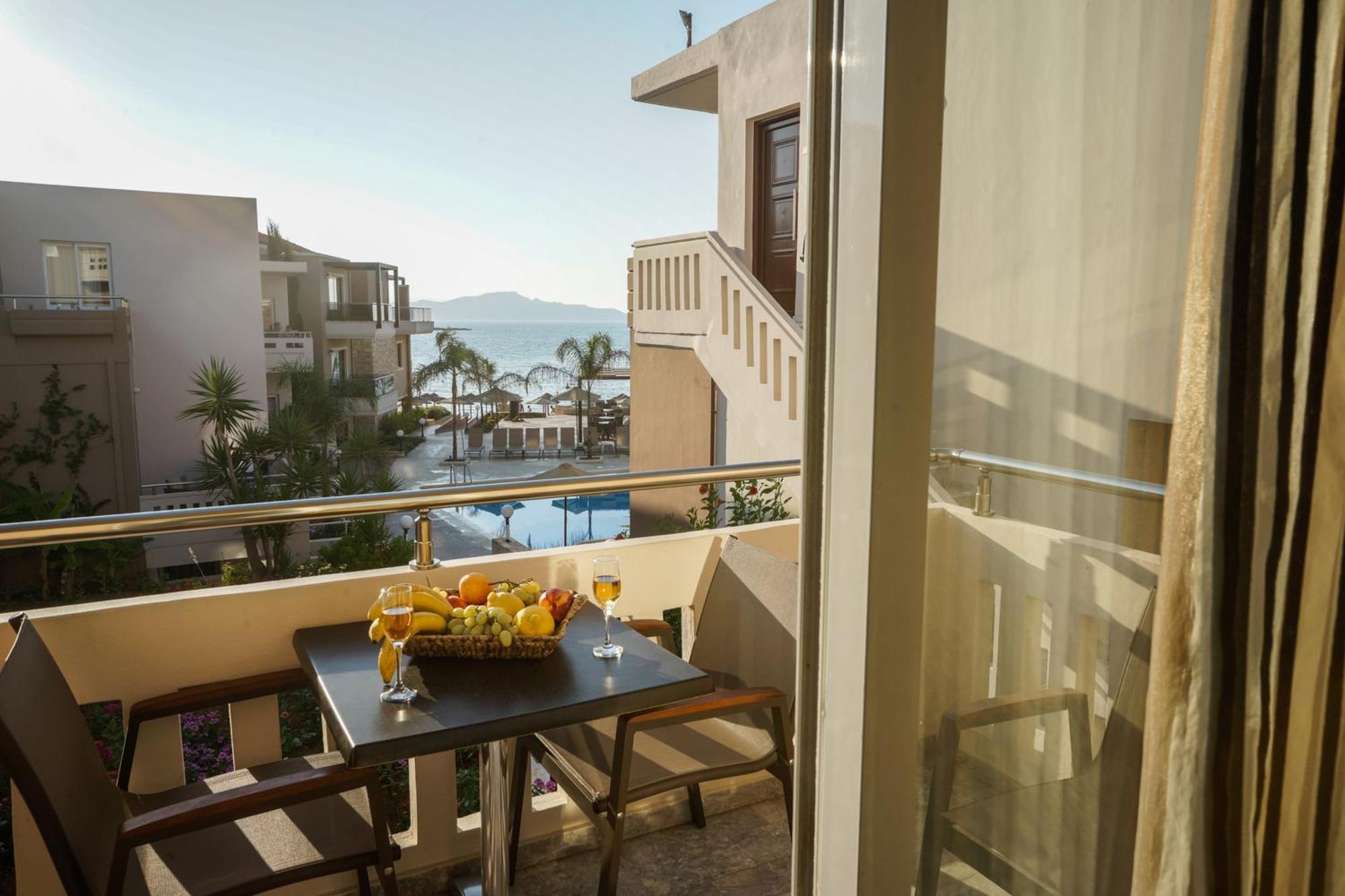One-Bedroom Apartment Sea View