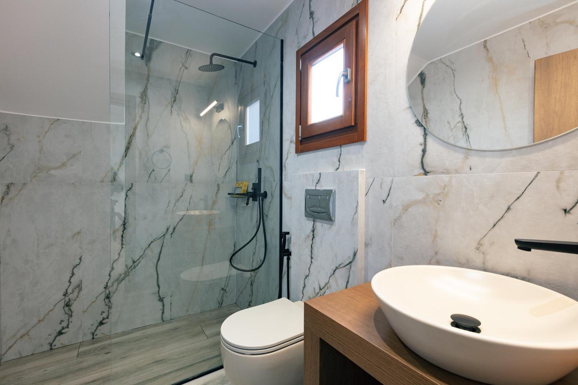 Superior Studio Terrace & Open-Plan Bathtub