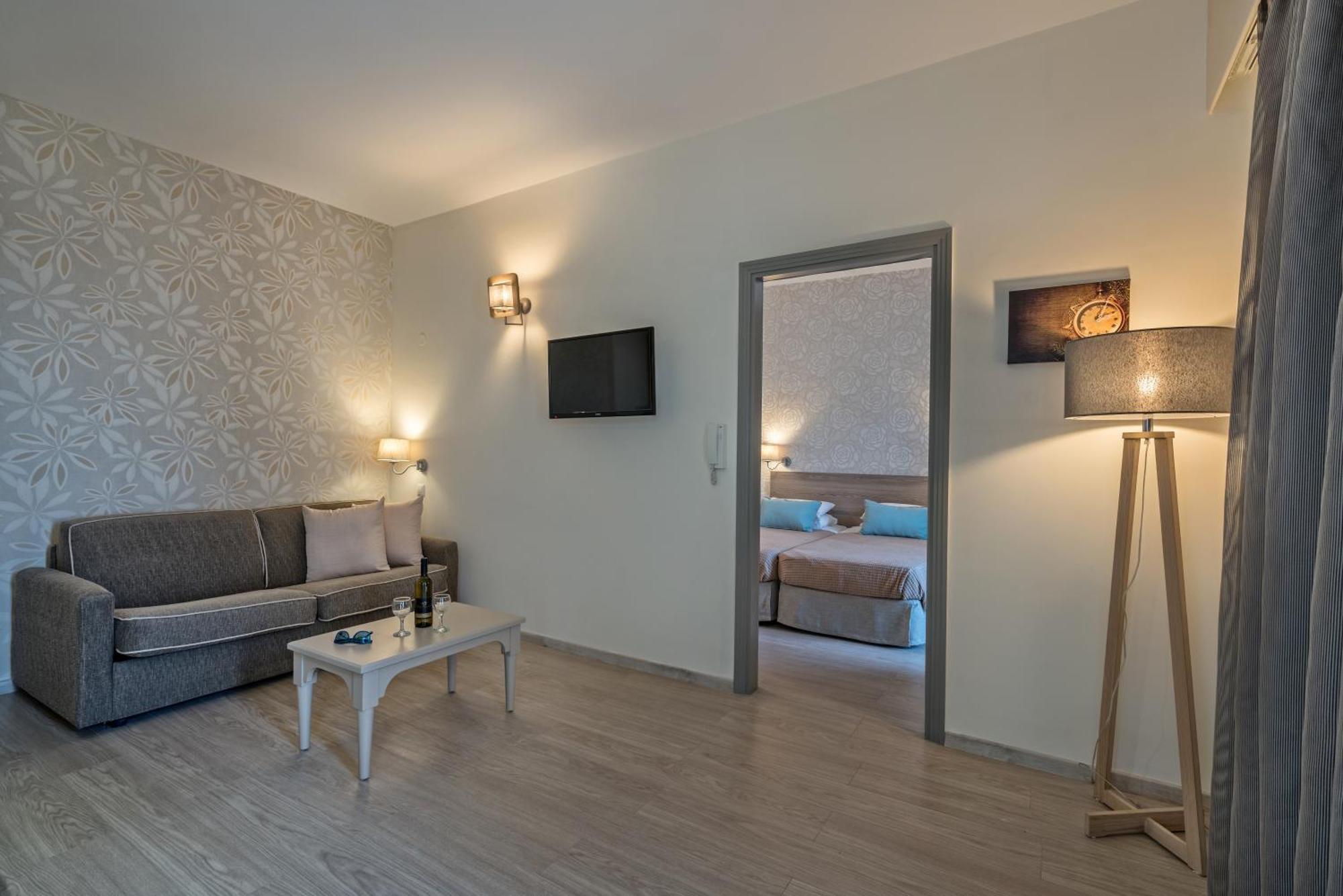 Deluxe Family Room