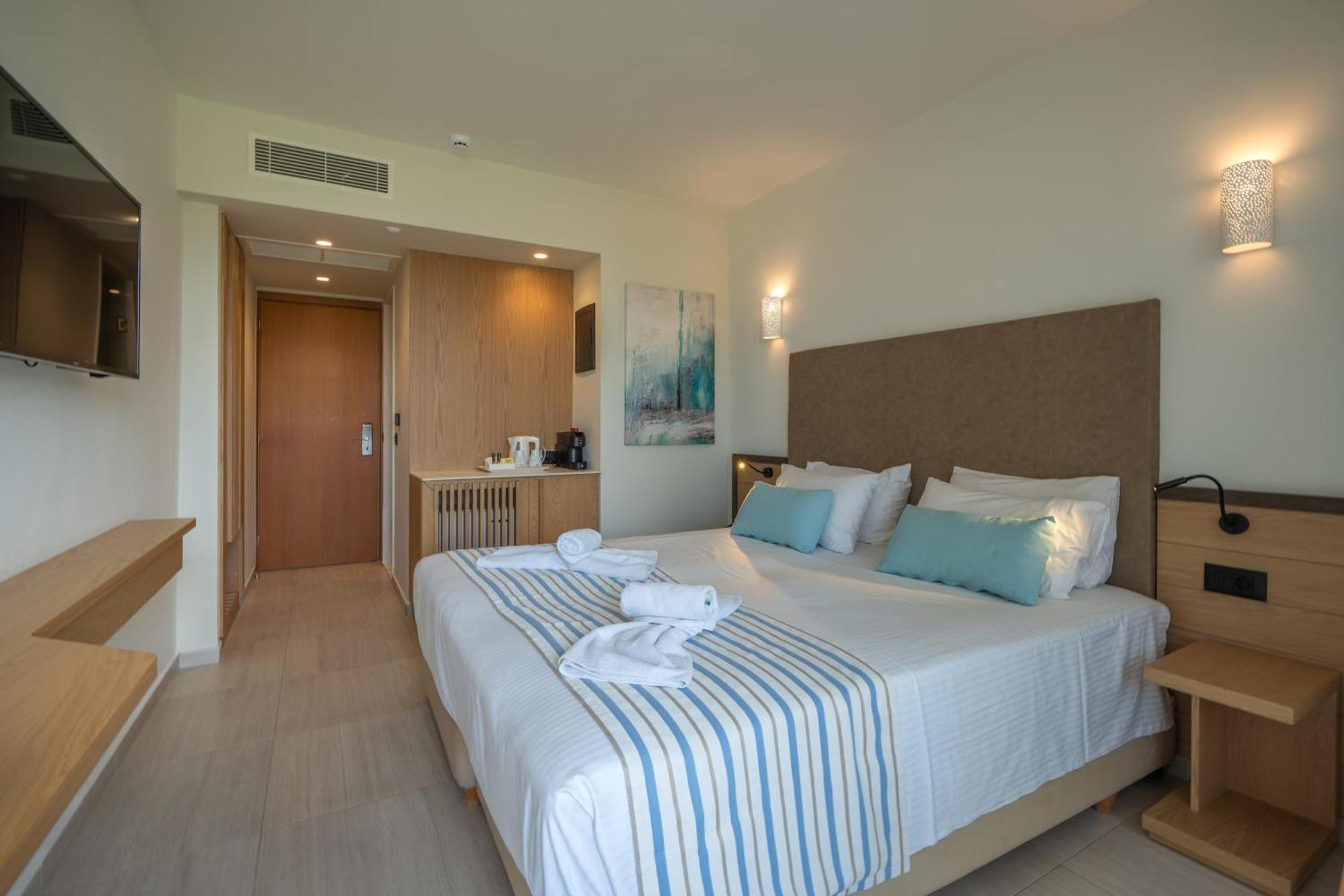 Superior Room,1621411357:JPEG