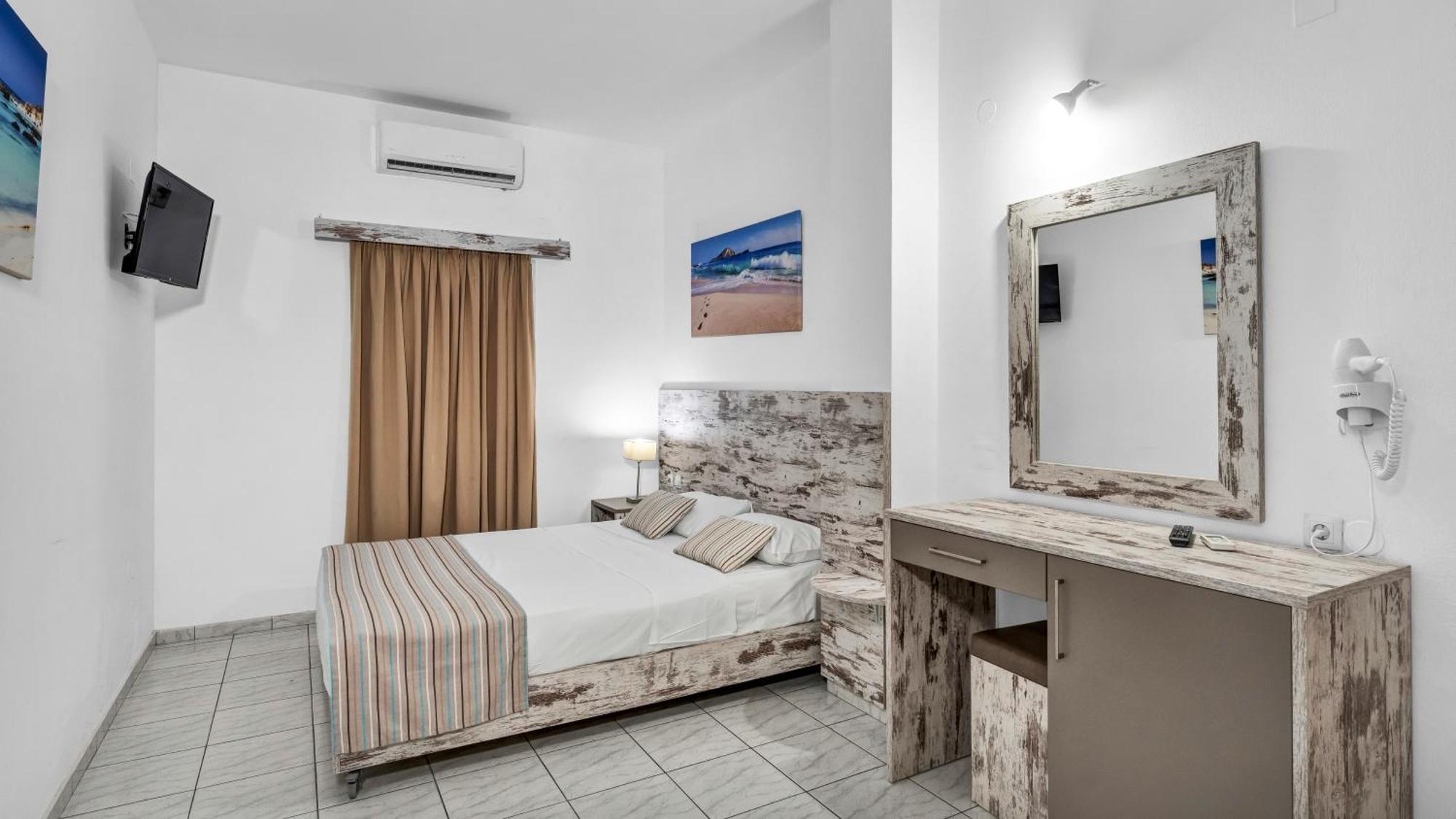 Junior Suite Quadruple Bedroom & Living Room