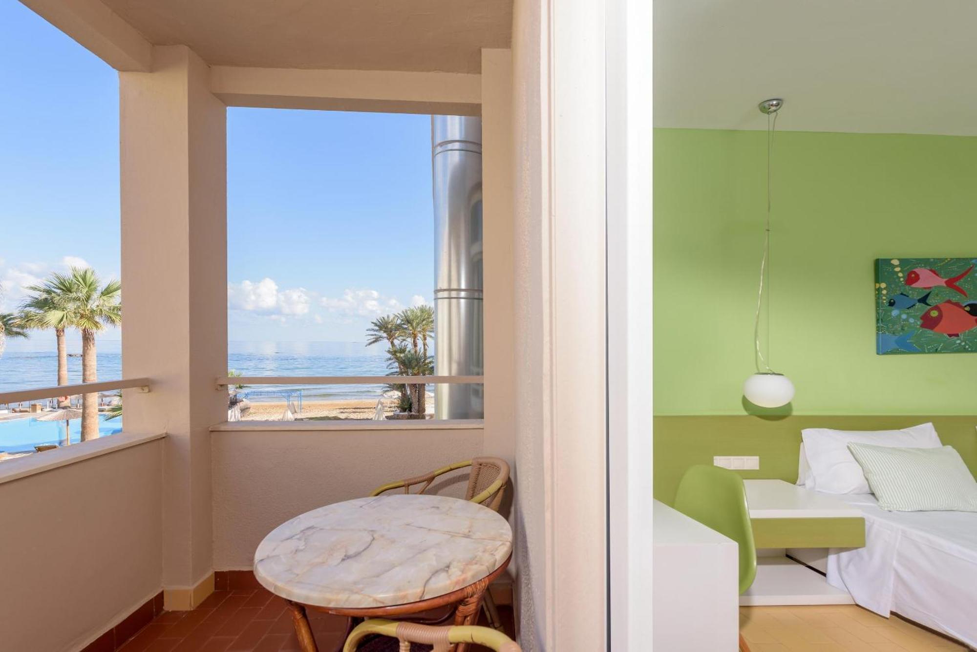 Double or Twin Room Side Sea View