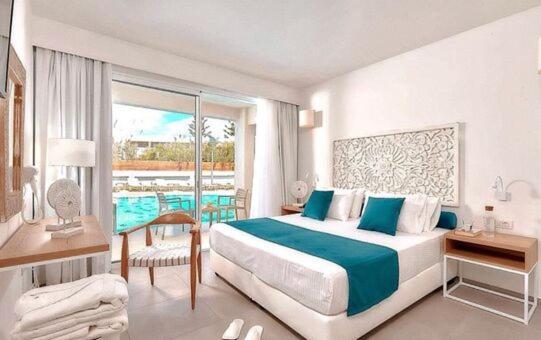 Junior Suite with Pool View