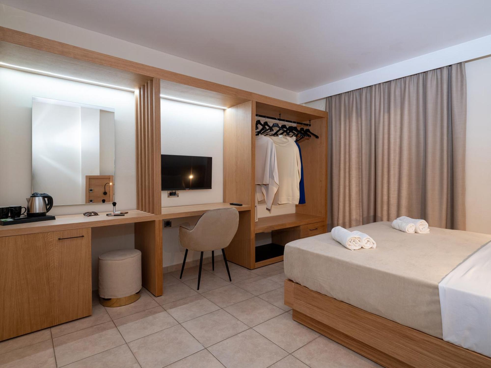 Triple Room with Garden and Pool View,1648895732:JPEG