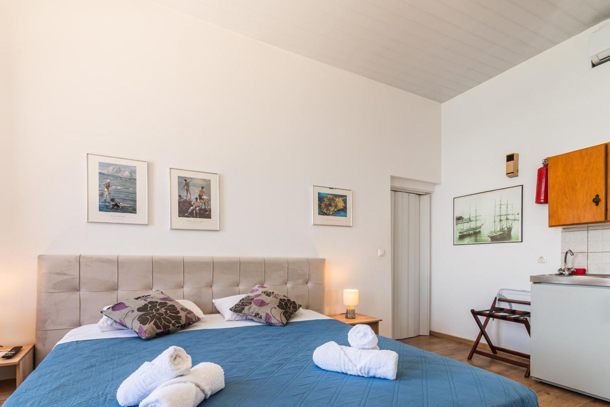 Studio with Sea View,1669014090:JPEG