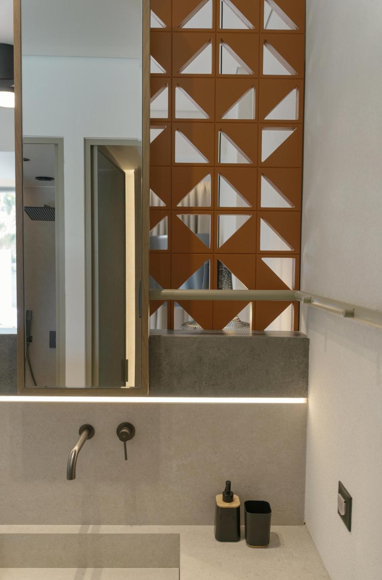 Logement Double Supérieur avec Accès Direct à la Piscine