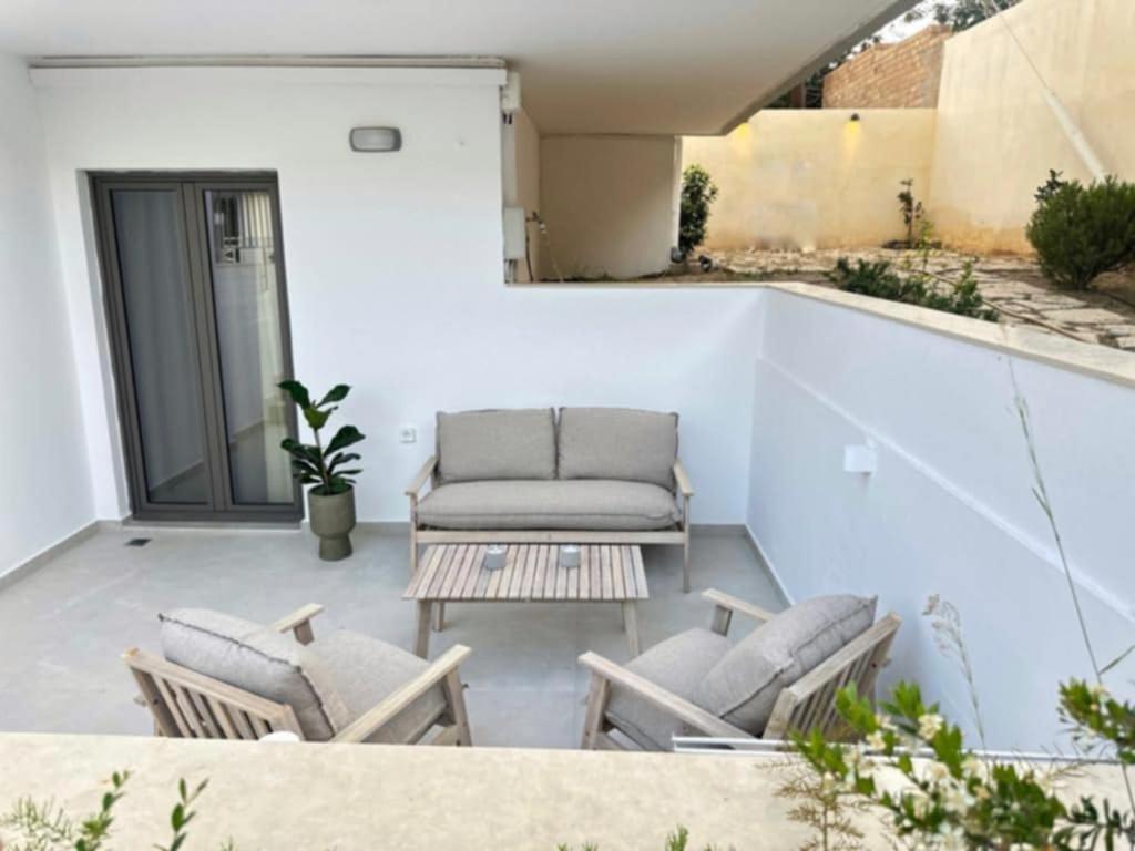 Deluxe One-Bedroom Apartment Garden View