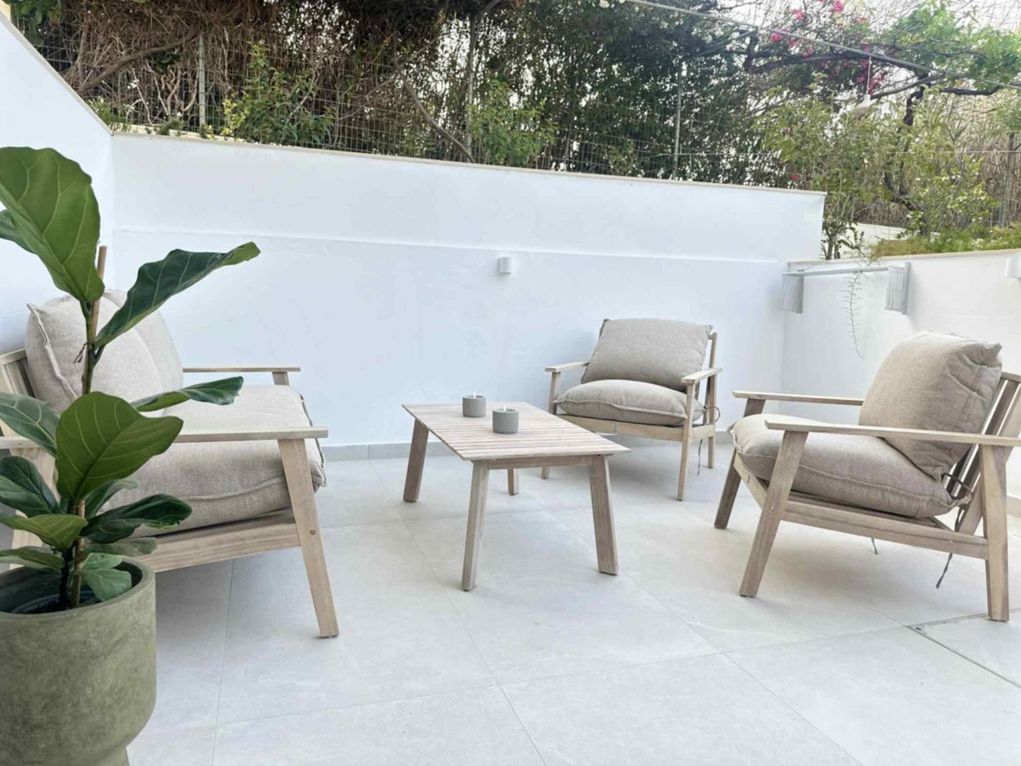 Deluxe One-Bedroom Apartment Garden View