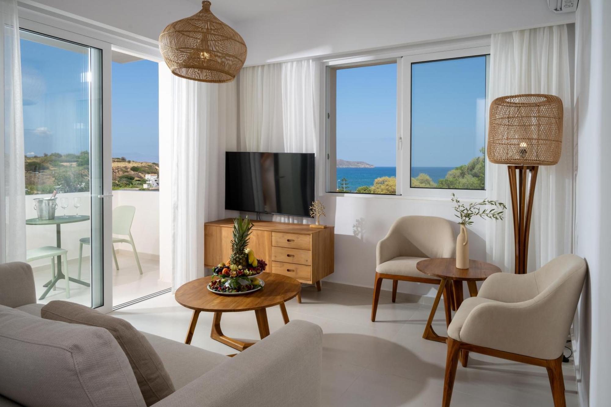 Apartment with Side Sea View