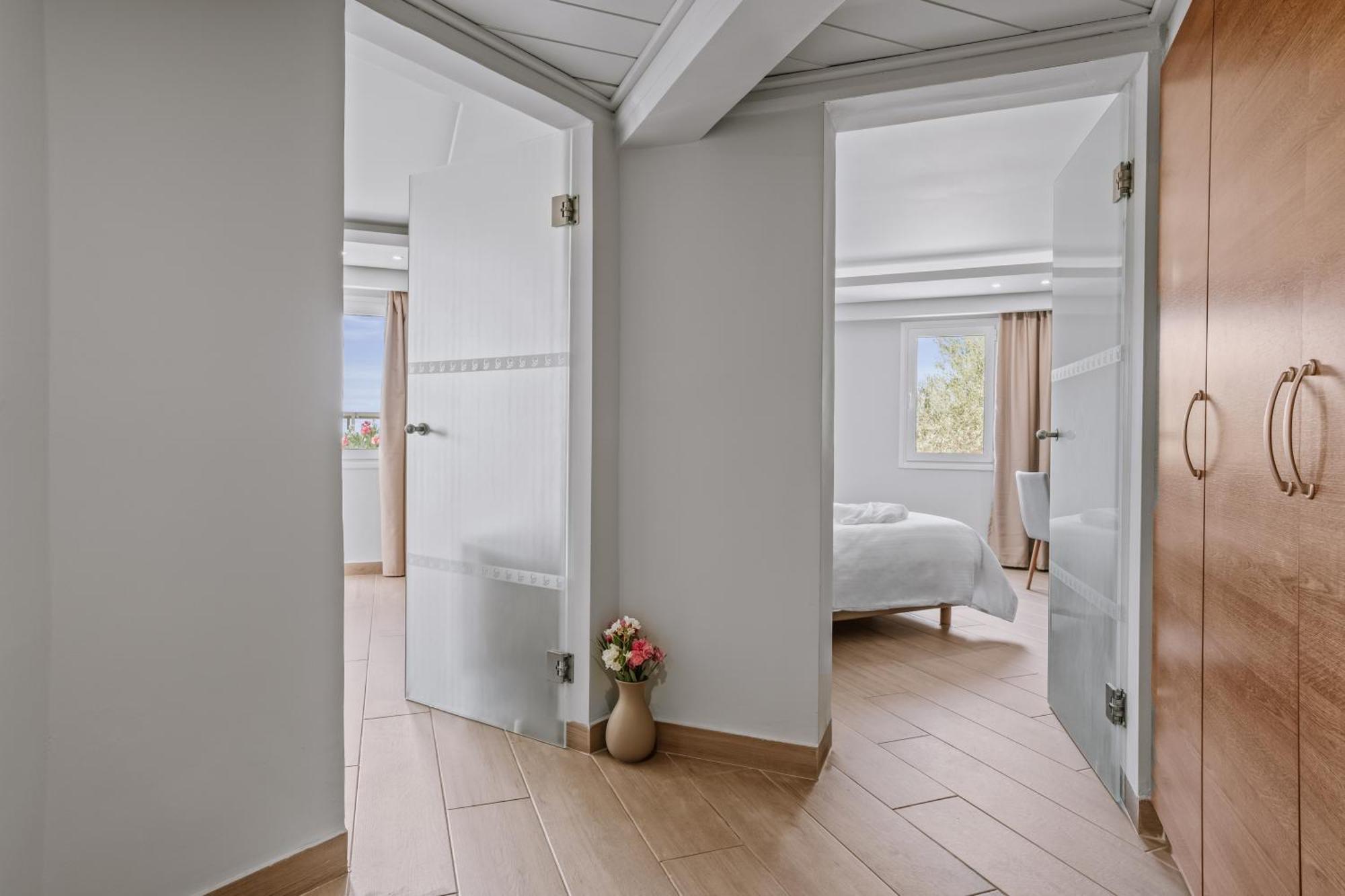 Junior Suite with Garden View,1695323530:JPEG