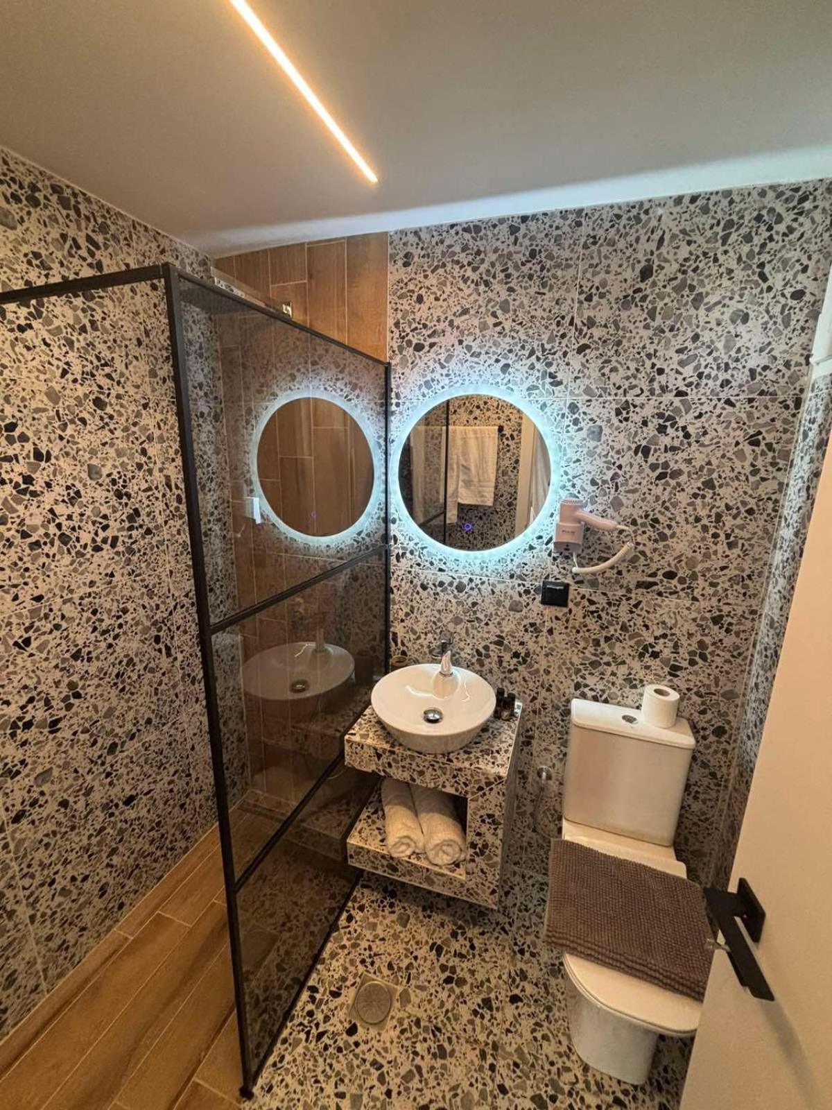 Studio Deluxe