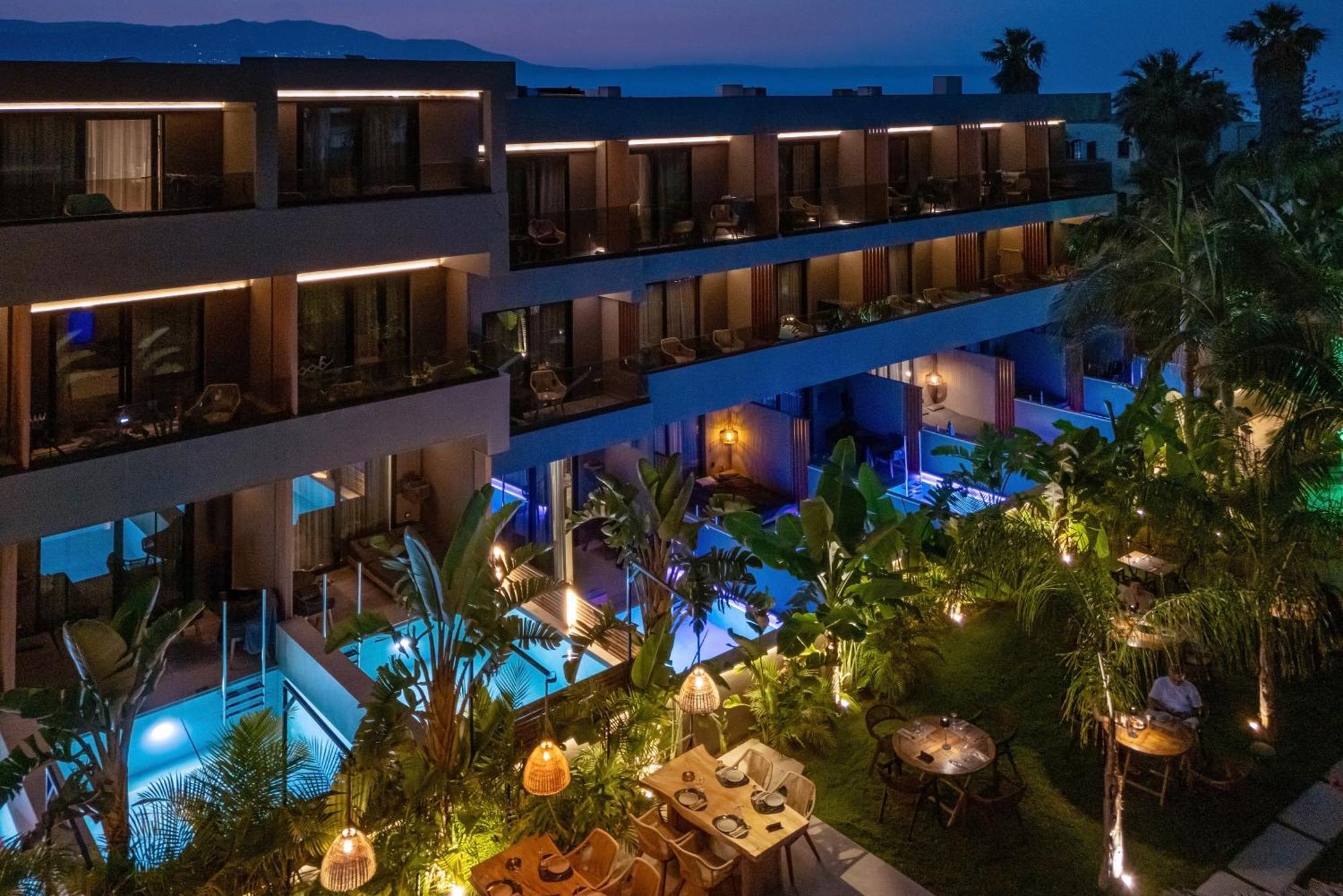 Exclusive Junior Suite Pool View
