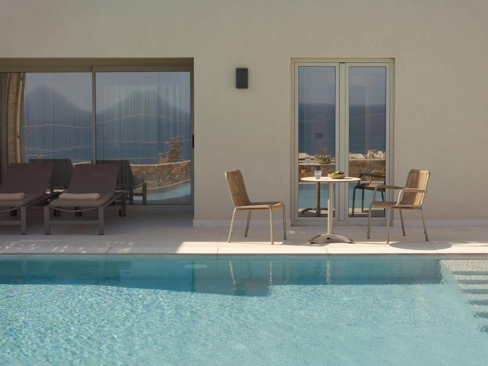 Suite with Private Pool,1730000386:JPEG