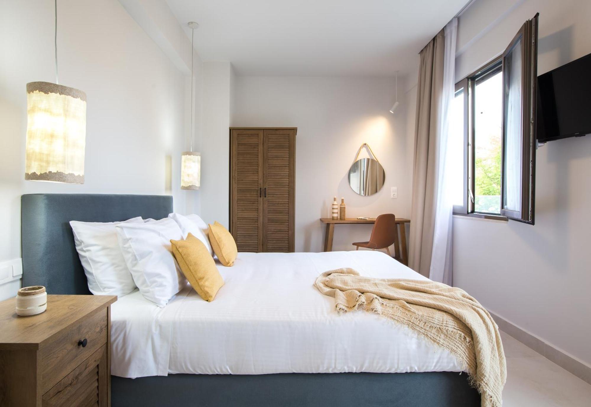 Deluxe King Suite
