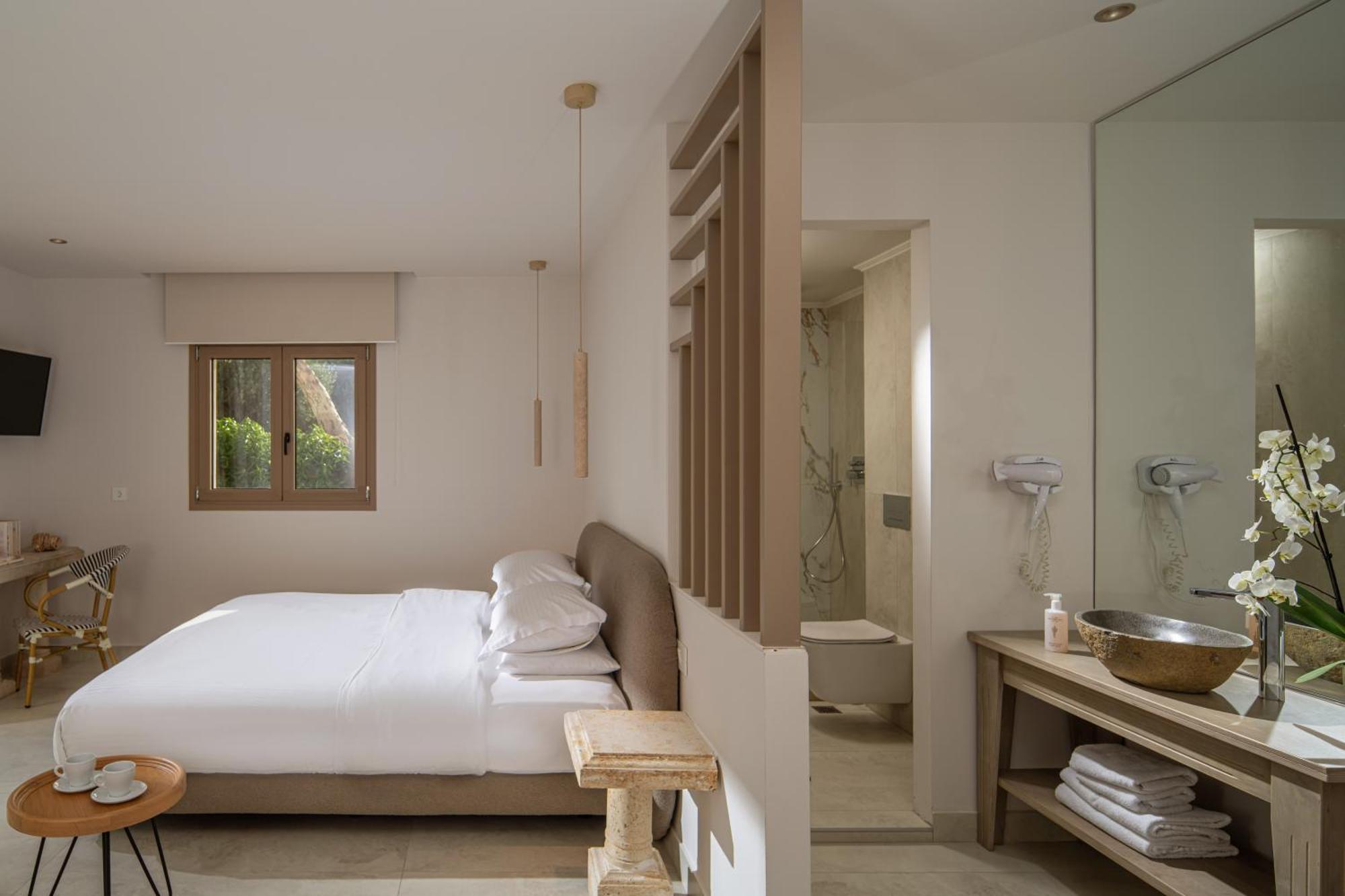 Elegant Suite Balcony Garden View