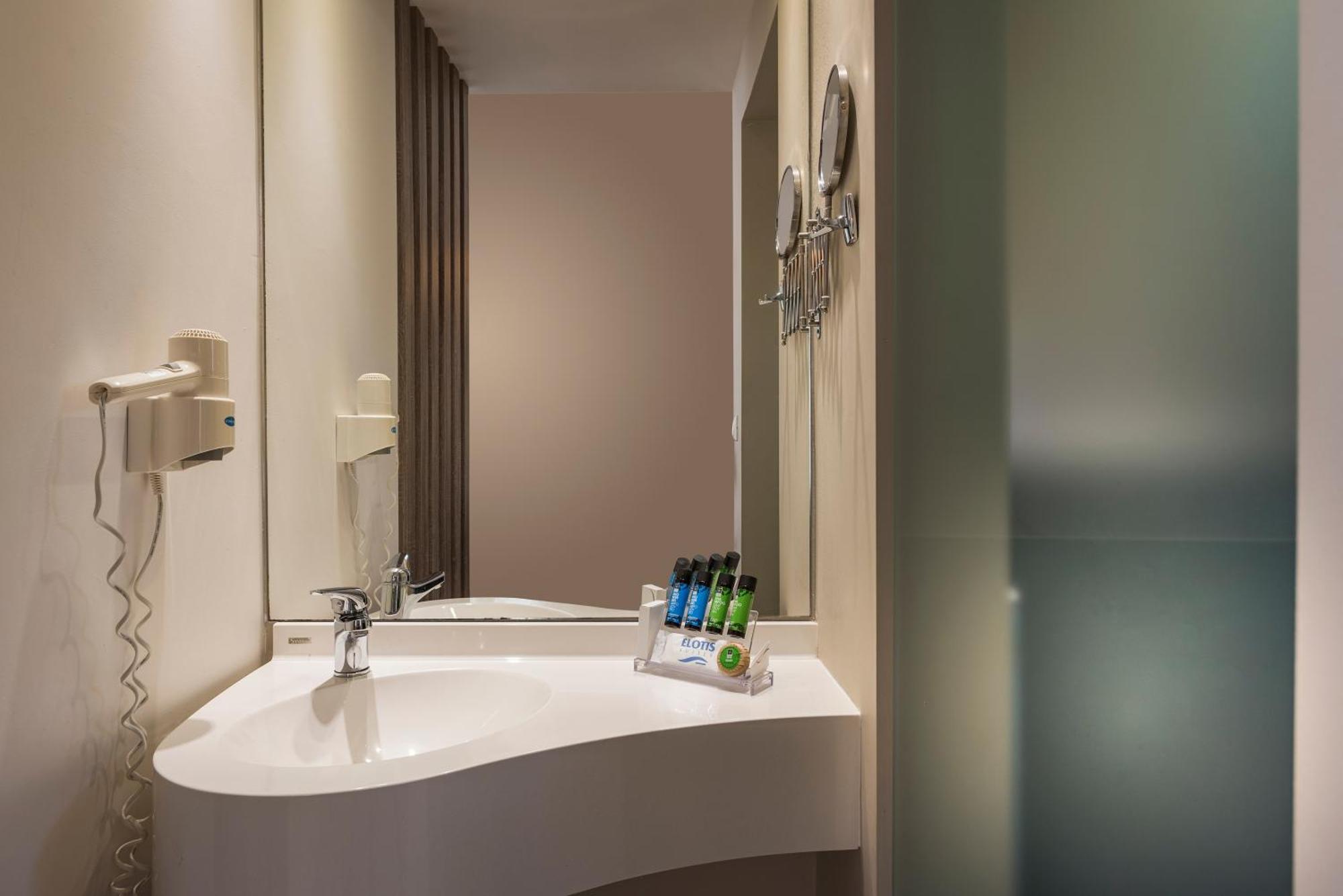 Superior One Bedroom Apartment