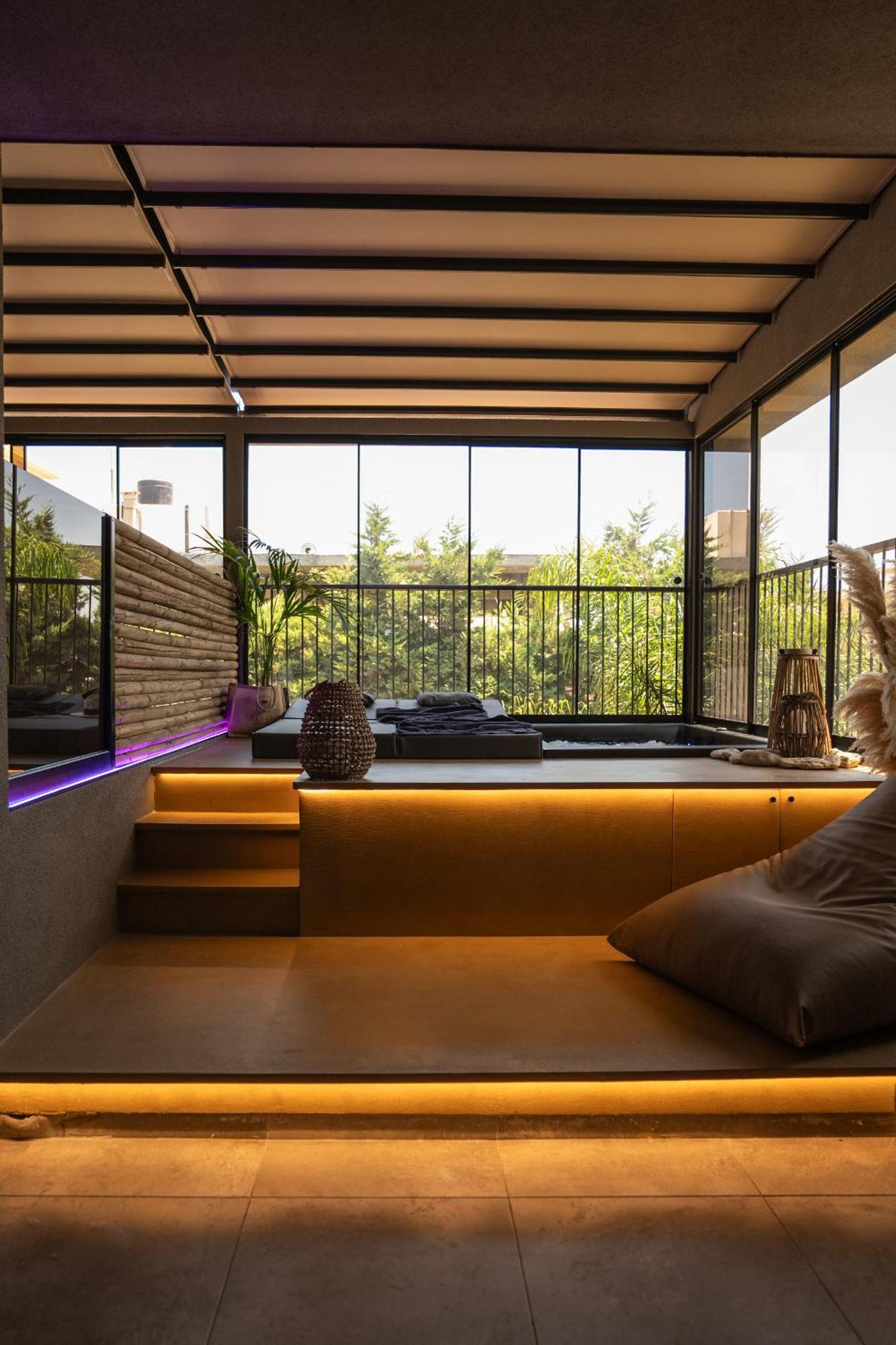 Veranda Suite Private Jacuzzi