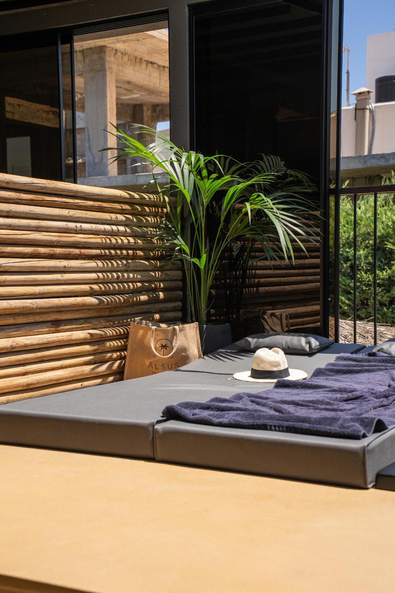Veranda Suite Private Jacuzzi