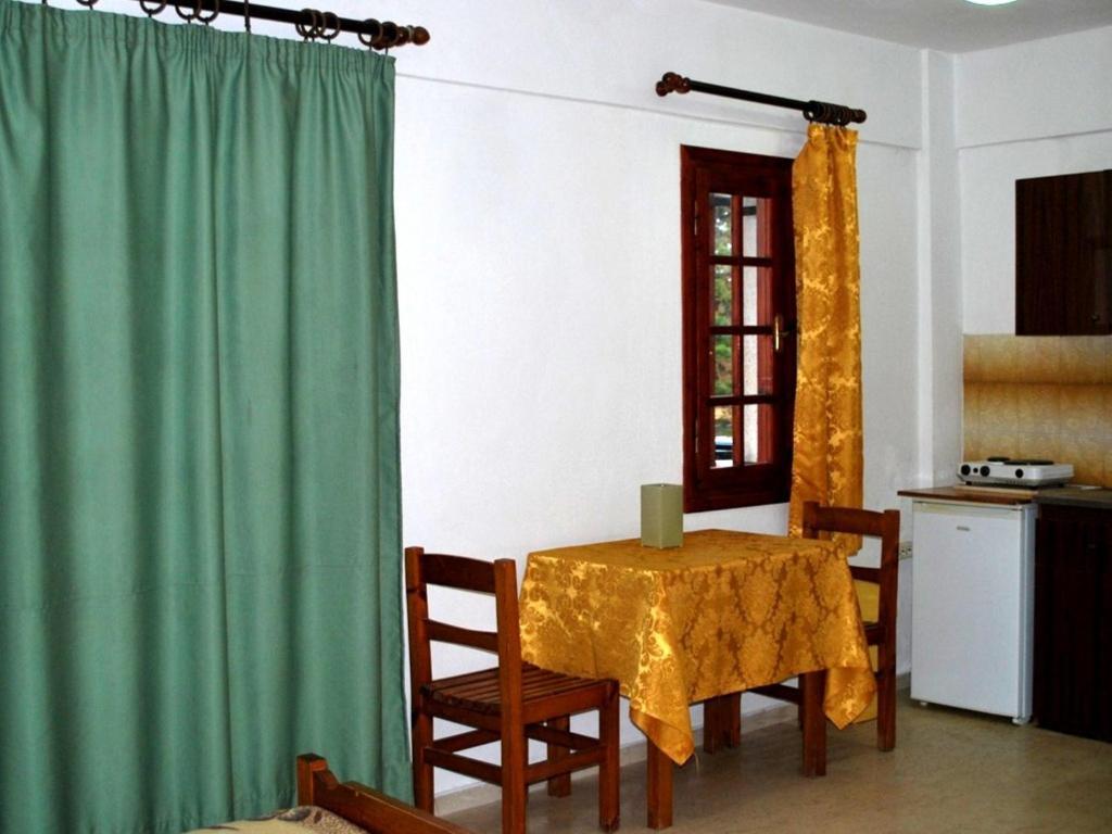Studio (2 Adults)